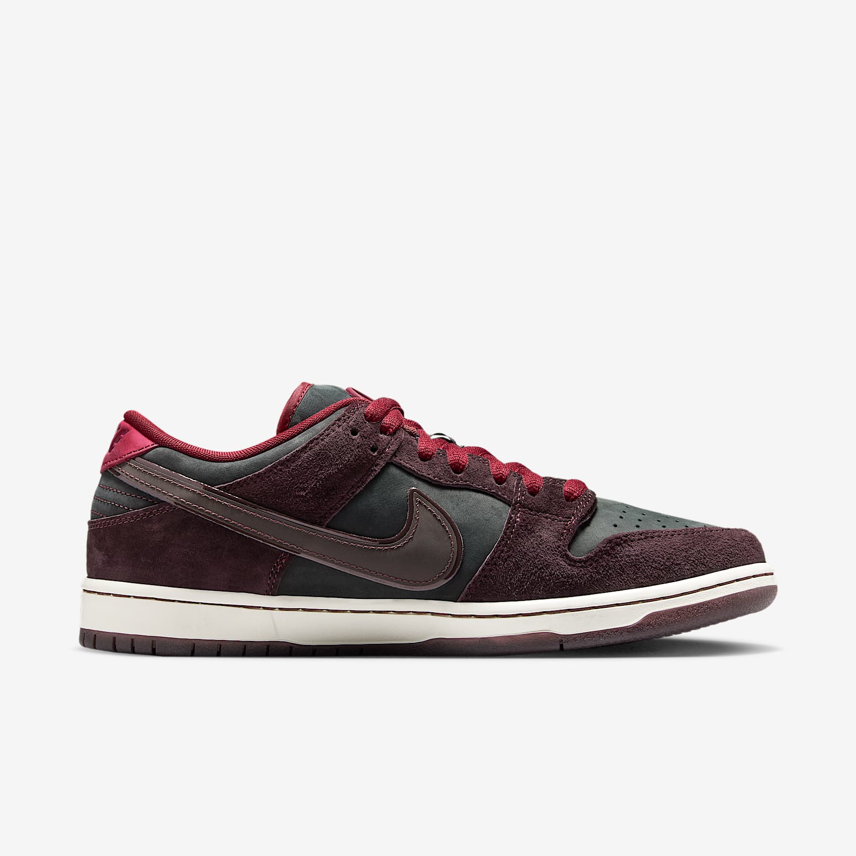 Nike SB Dunk Low Pro Skate Shoes