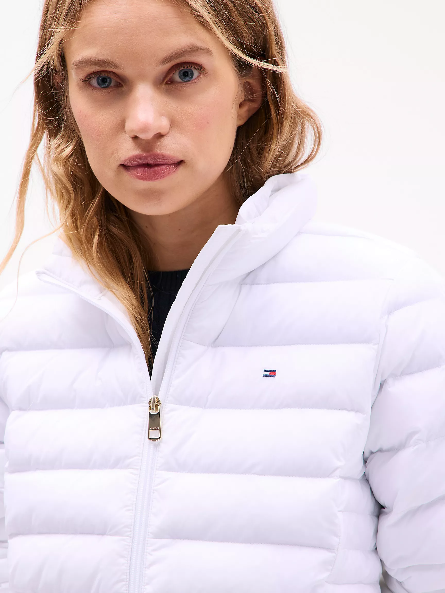 Женская куртка Tommy Hilfiger, Легкий пуховик с капюшоном