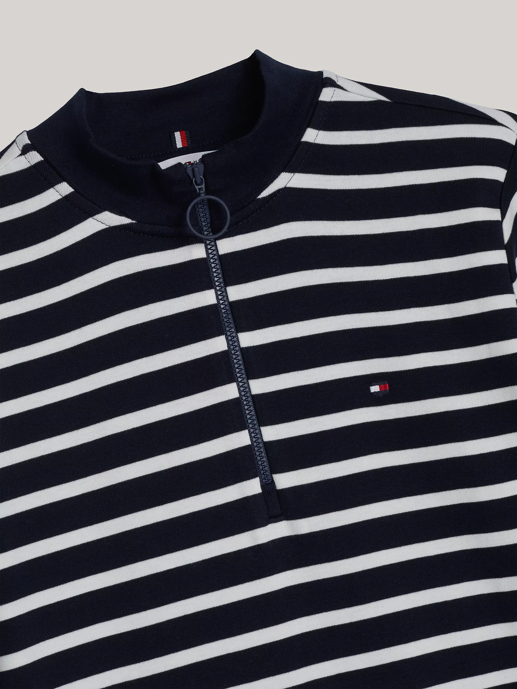 Женское платье Tommy Hilfiger, Приталенное платье силуэта shift с высоким воротником