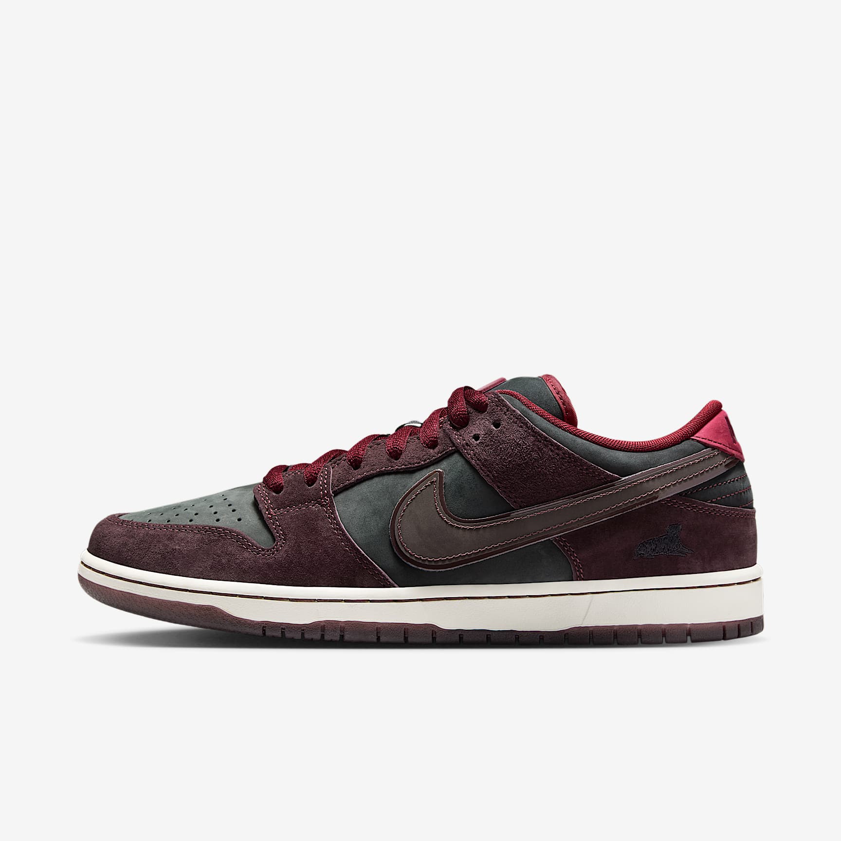 Nike SB Dunk Low Pro Skate Shoes
