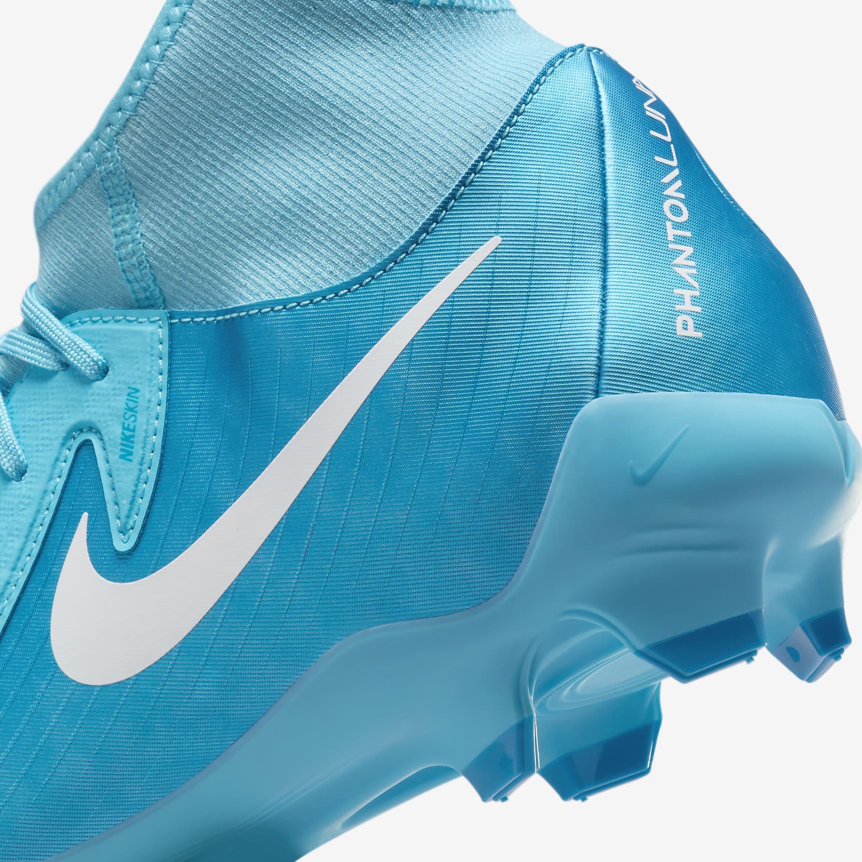 Nike Phantom Luna 2 Academy MG High-Top Soccer Cleats