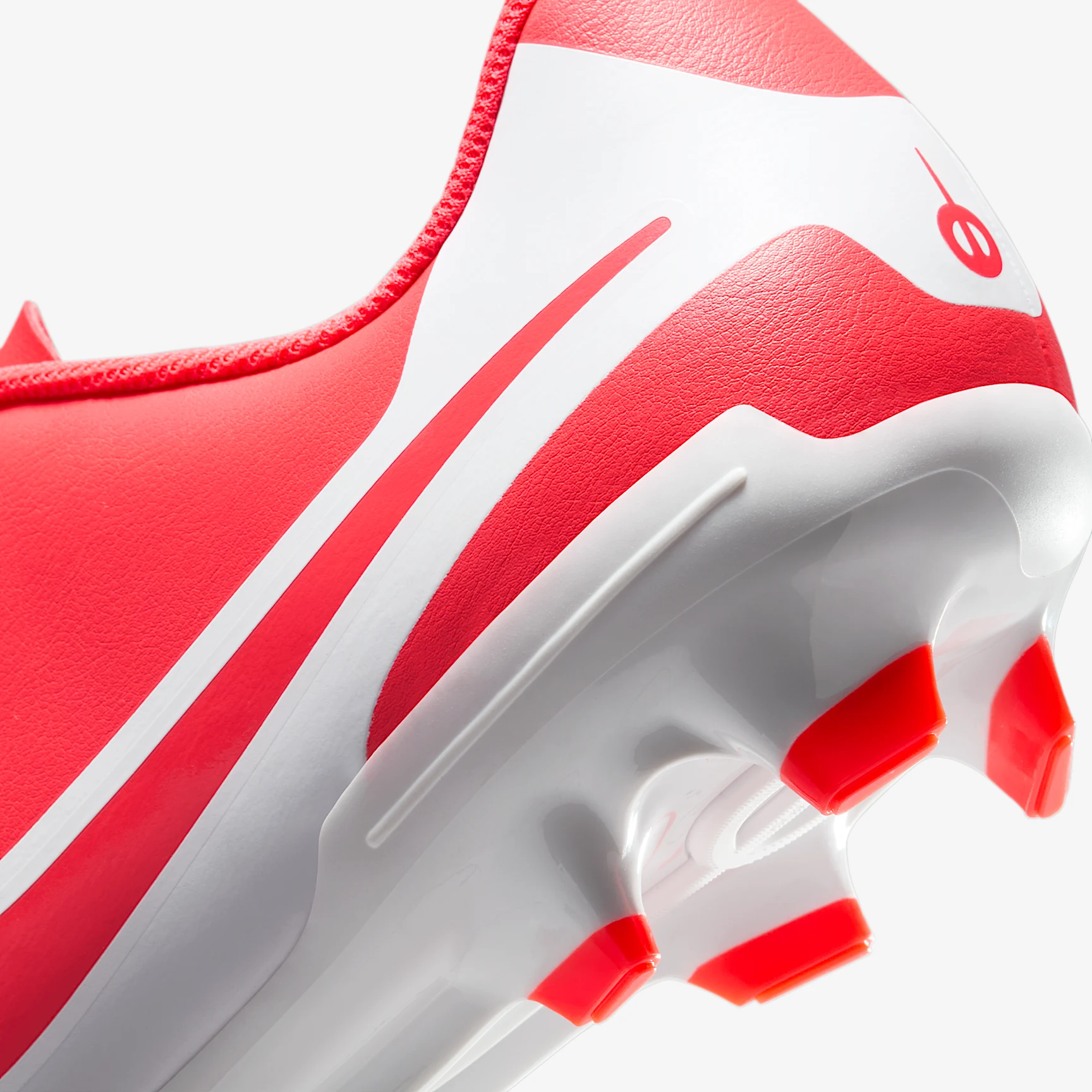 Nike Tiempo Legend 10 Club Multi-Ground Low-Top Soccer Cleats