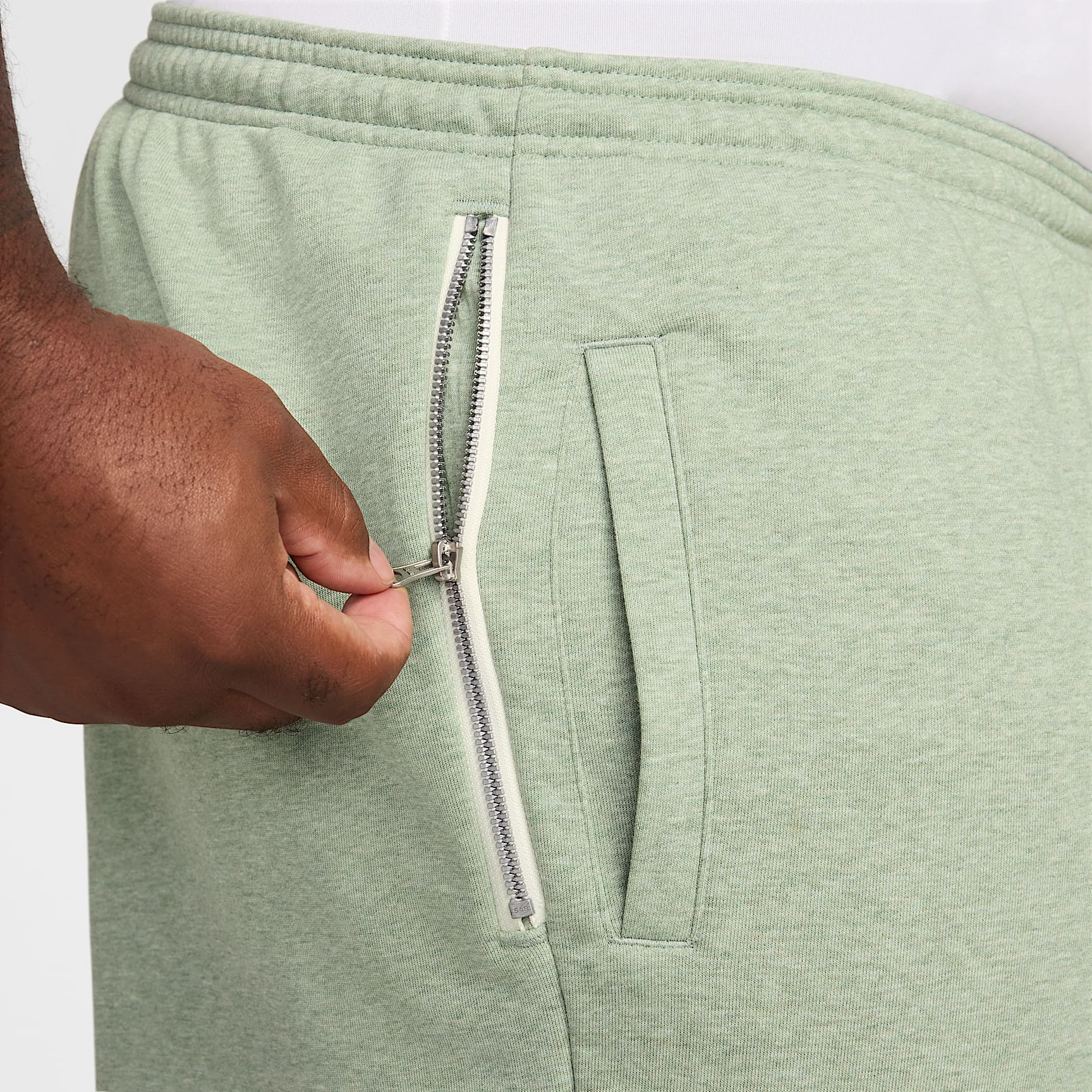 Nike Standard Issue Men's 8" Dri-FIT Fleece Basketball Shorts