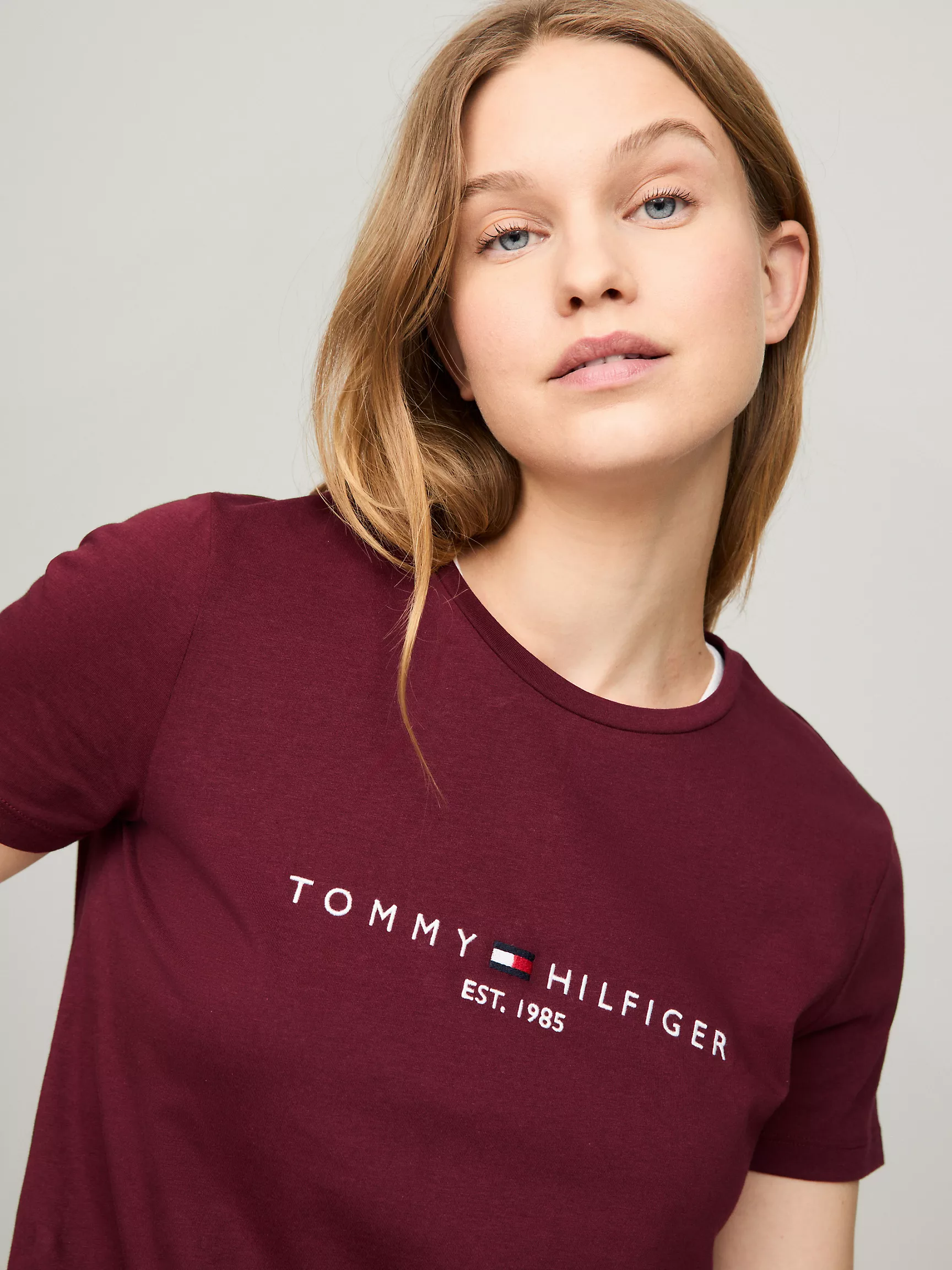 Женская футболка Tommy Hilfiger, Футболка с вышитым логотипом Tommy