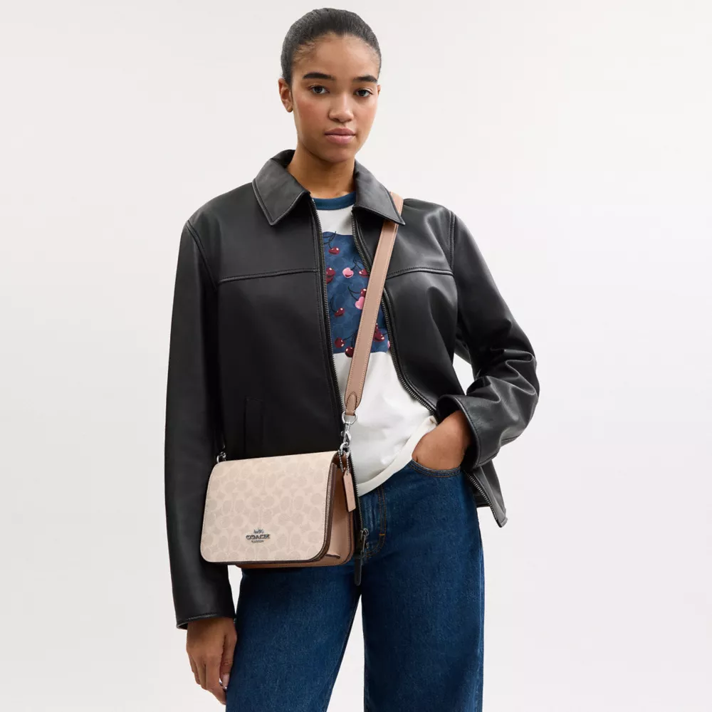 Сумка COACH Quinn Bag In Signature Canvas