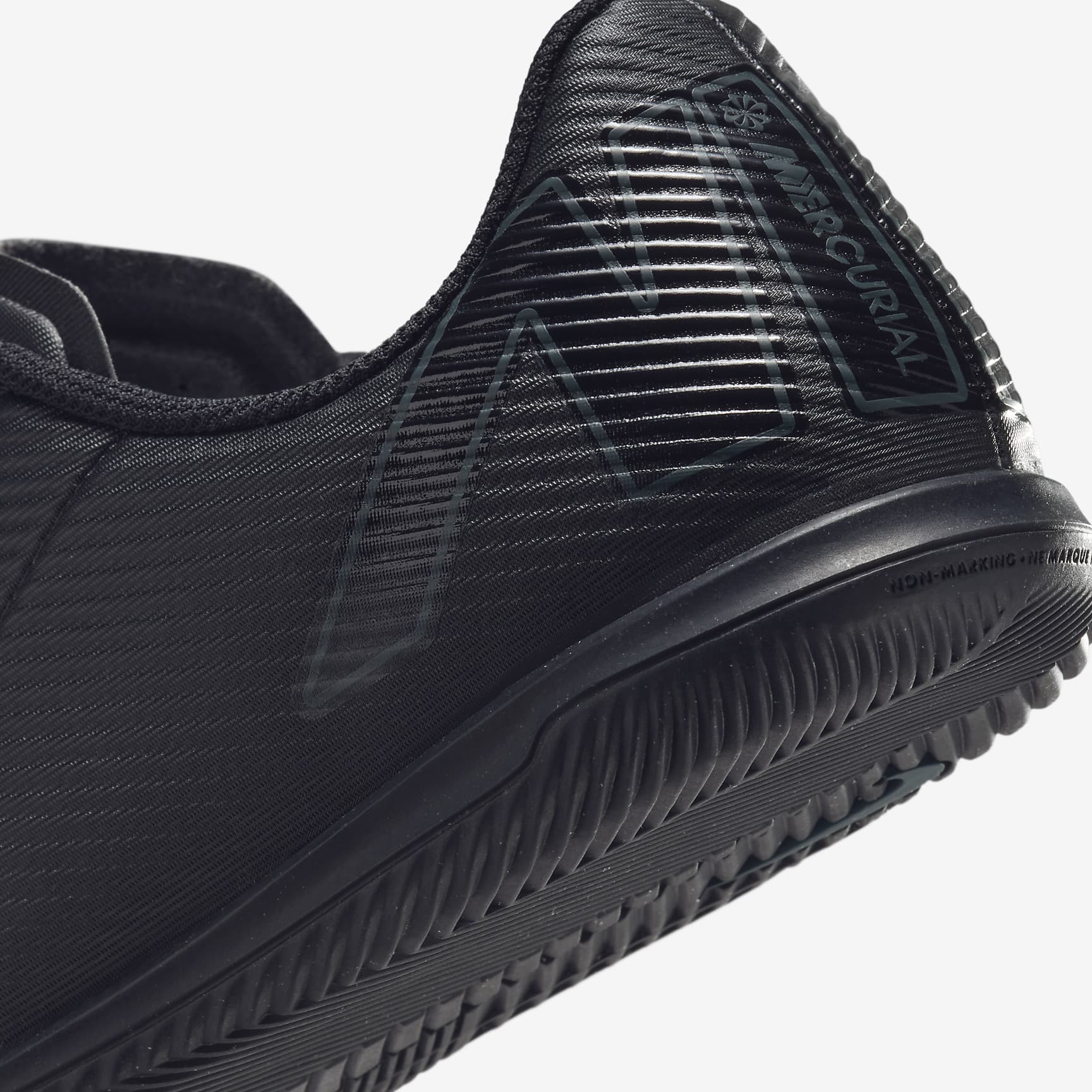 Nike Jr. Mercurial Vapor 16 Club Little/Big Kids' IC Low-Top Soccer Shoes