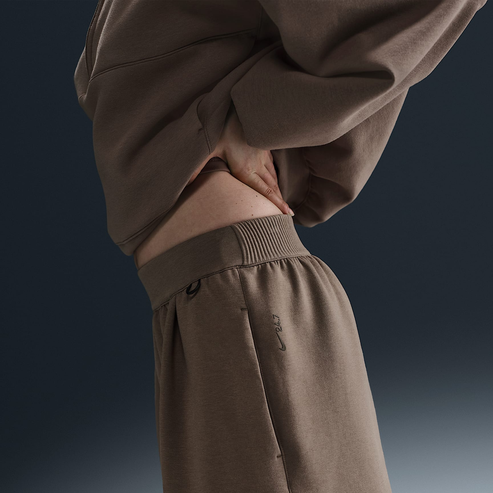 Nike 24.7 ImpossiblySoft Women's Dri-FIT Mid-Rise Loose 4" Shorts