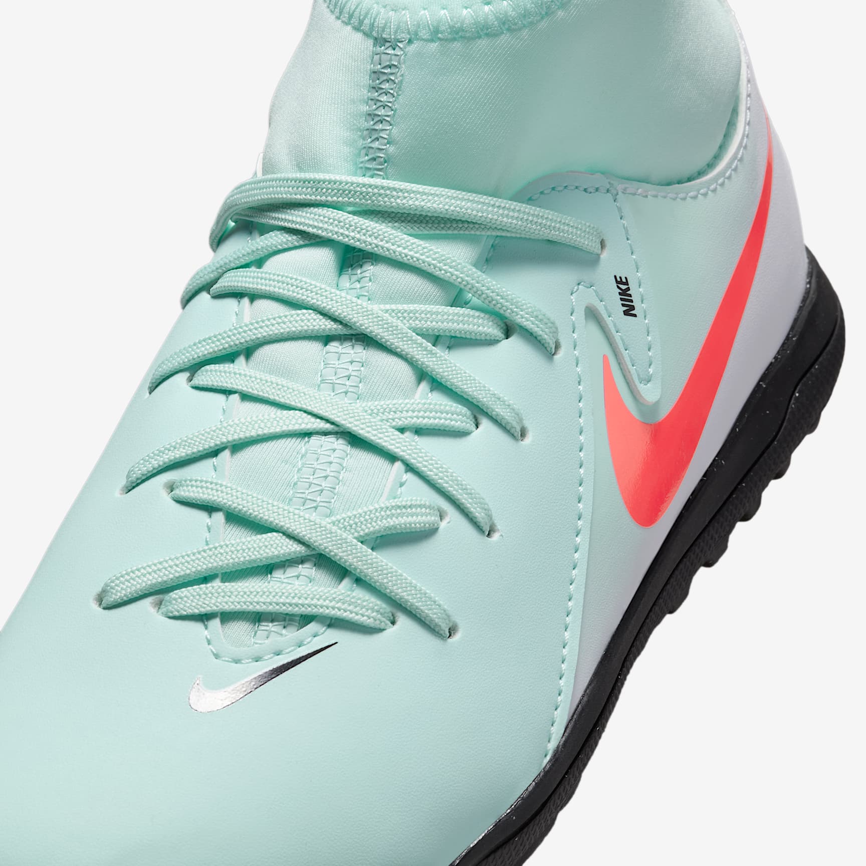 Nike Jr. Phantom Luna 2 Club Little/Big Kids' TF High-Top Soccer Shoes