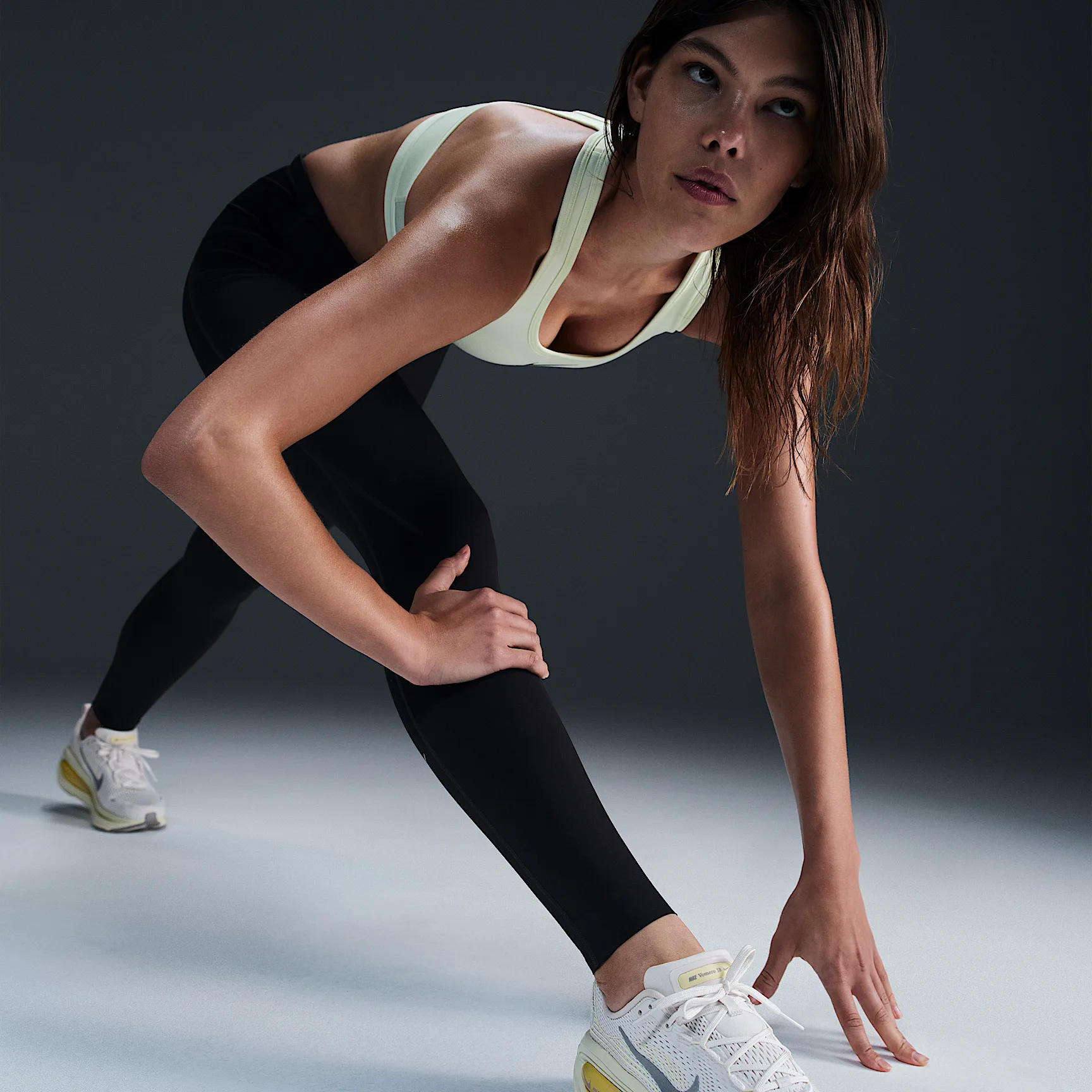 Nike Swift Women's High-Waisted 7/8 Running Leggings with Pockets