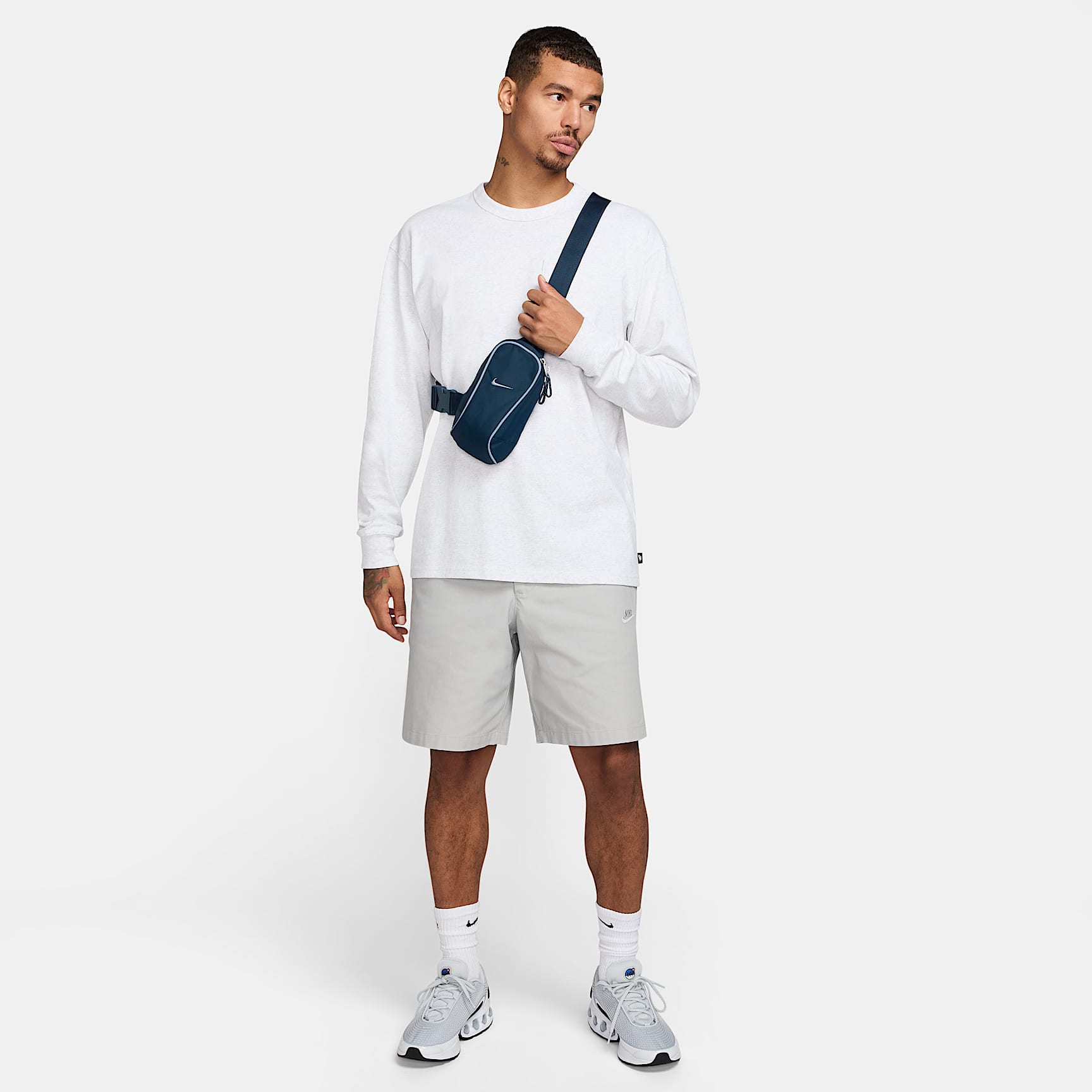 Nike Sportswear Essentials Crossbody Bag (1L)