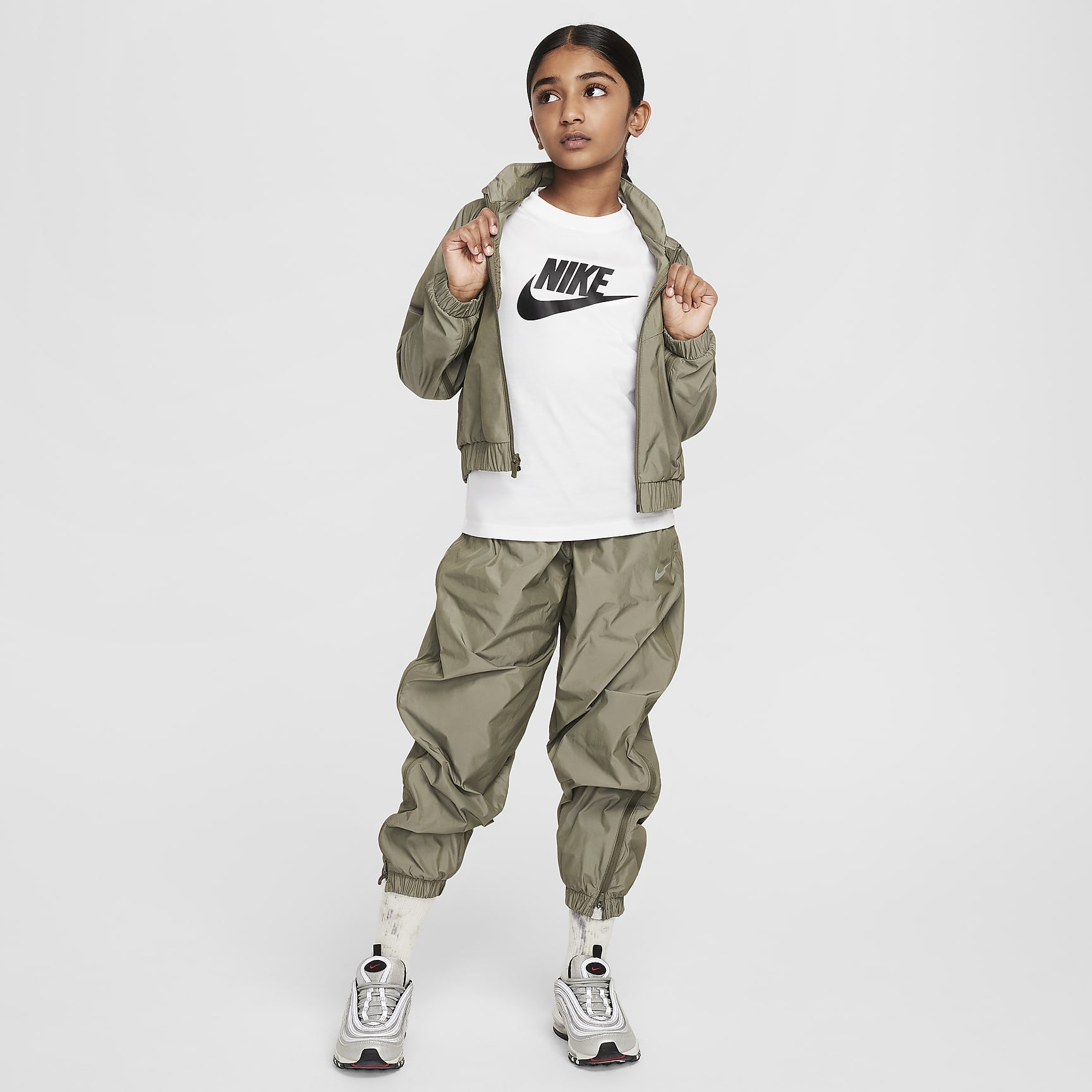 Nike Sportswear Big Kids' (Girls') T-Shirt