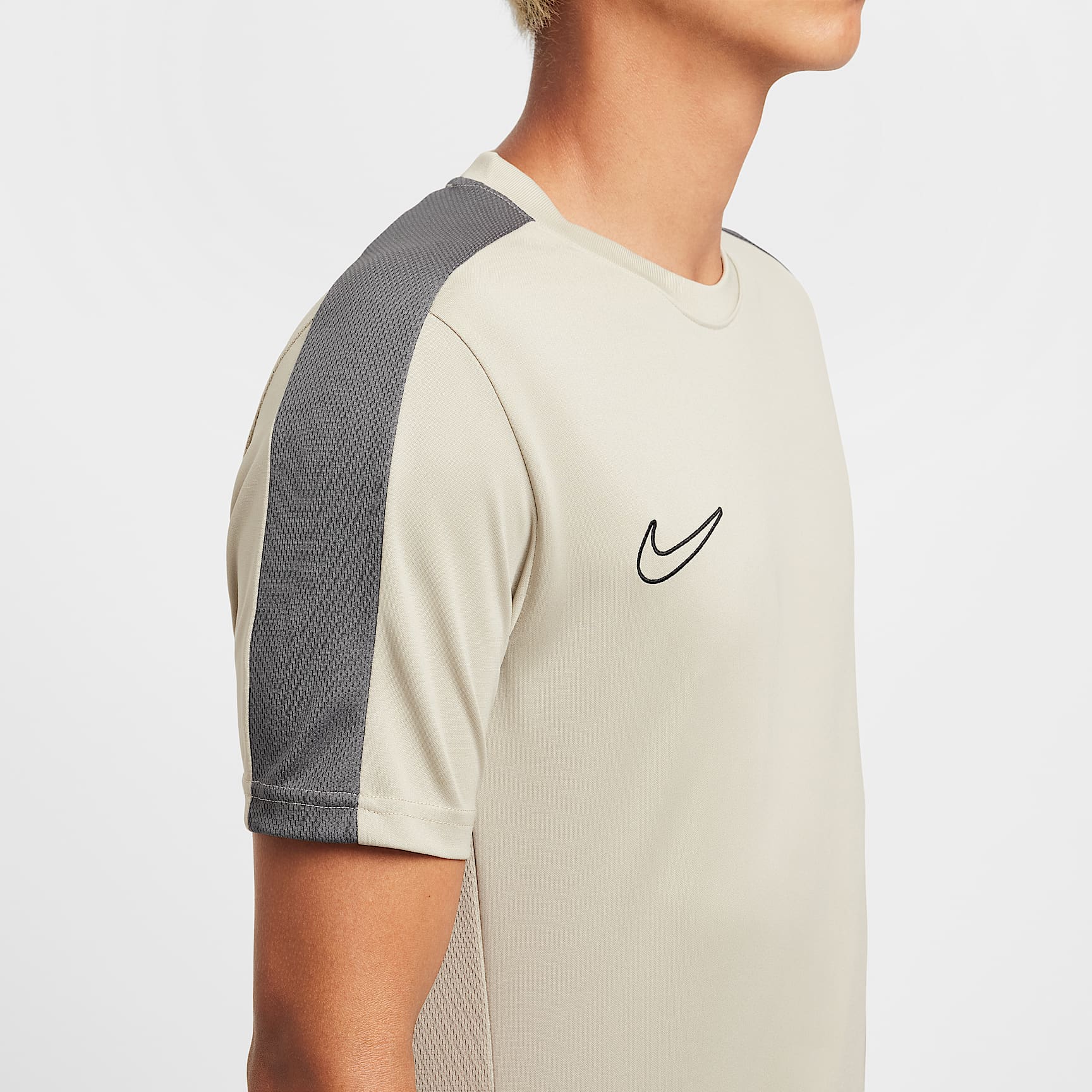 Nike Academy Men's Dri-FIT Short-Sleeve Soccer Top