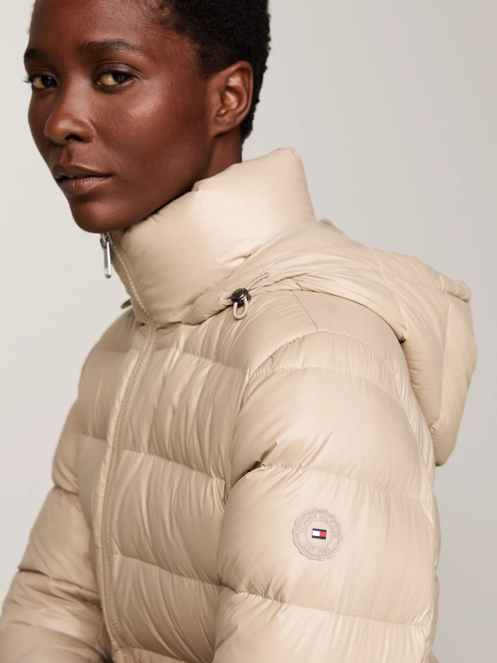 Женская куртка Tommy Hilfiger, Водоотталкивающая пуховая глянцевая куртка с капюшоном