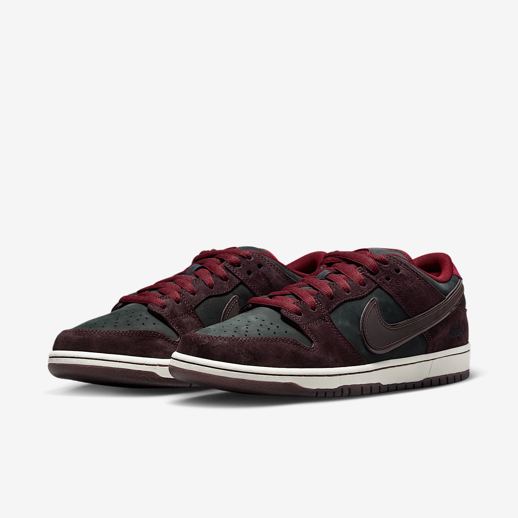 Nike SB Dunk Low Pro Skate Shoes