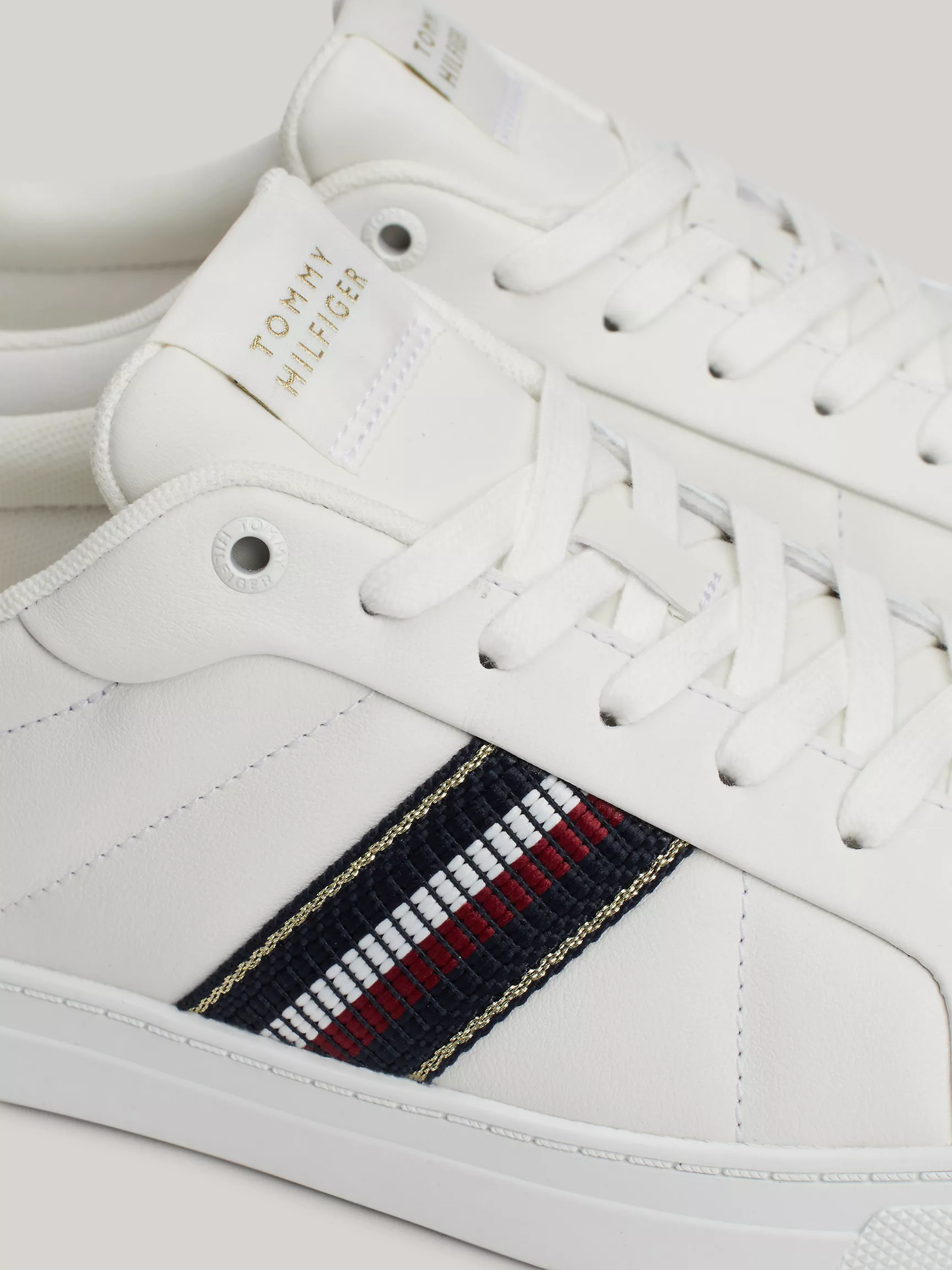 Женские кроссовки Tommy Hilfiger, Кожаные кеды с фирменными полосками