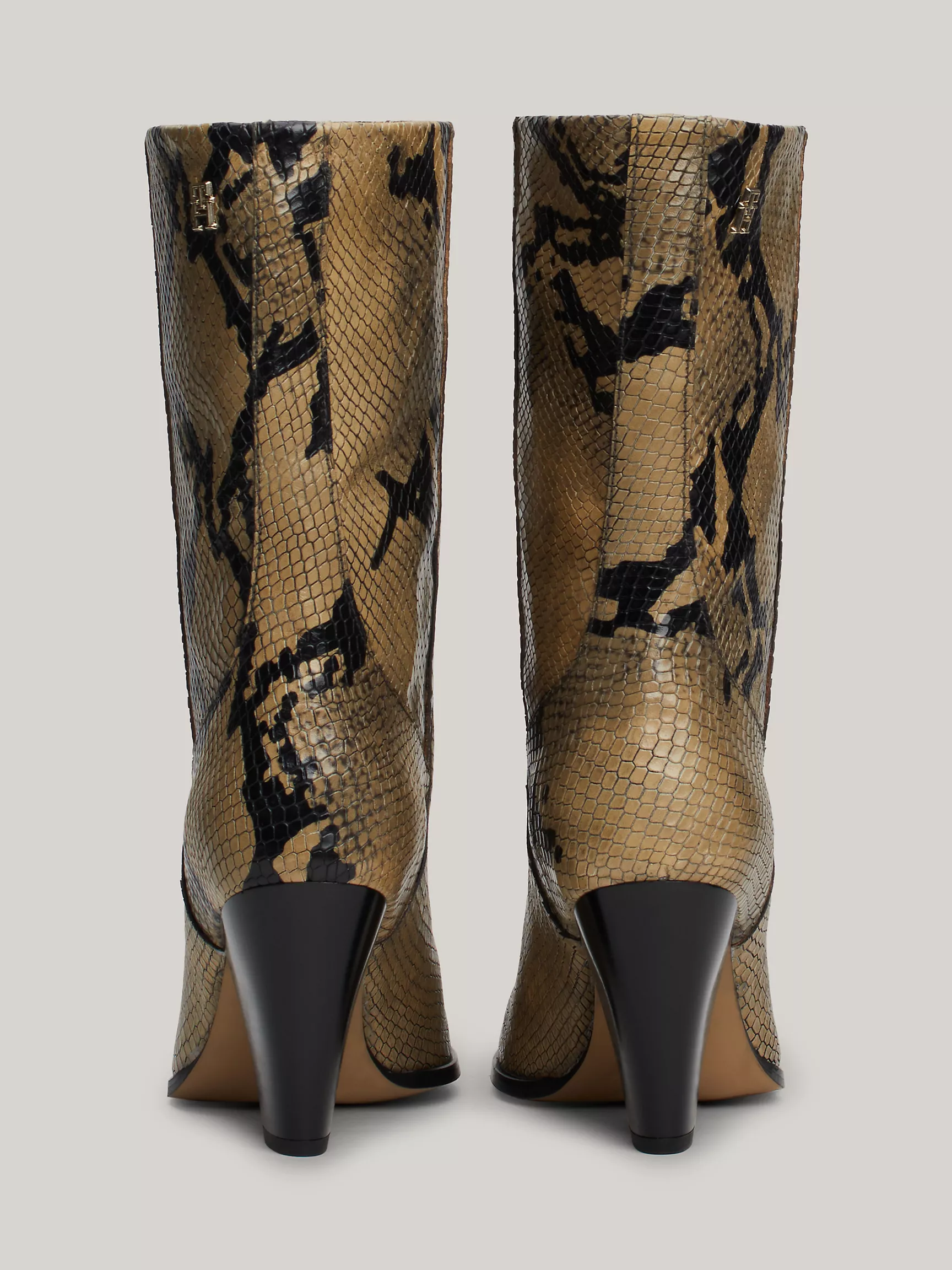 Женские ботинки Tommy Hilfiger, Ковбойские сапоги на каблуке из кожи с тиснением под змею