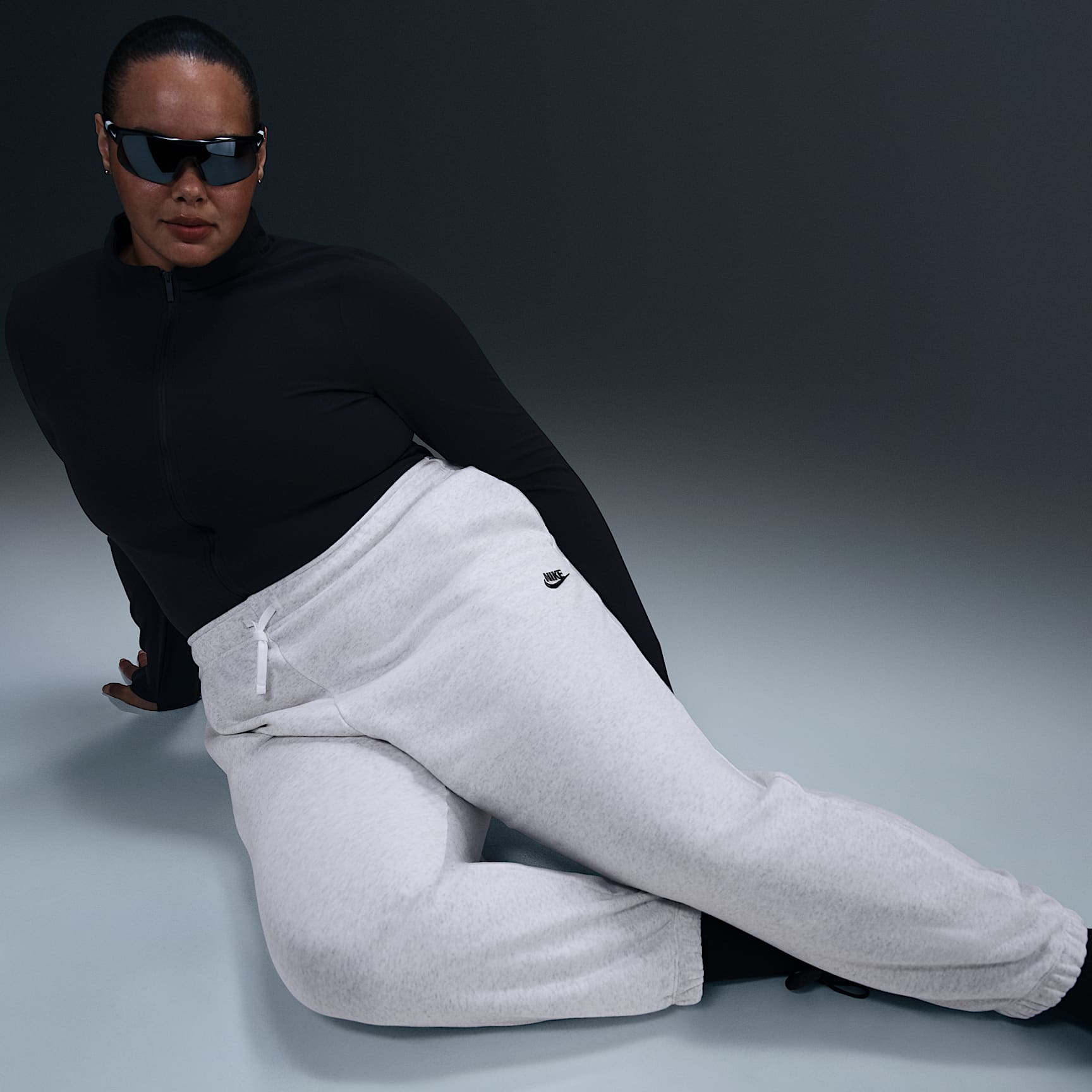 Nike Sportswear Club Fleece Women's Mid-Rise Oversized Sweatpants (Plus Size)