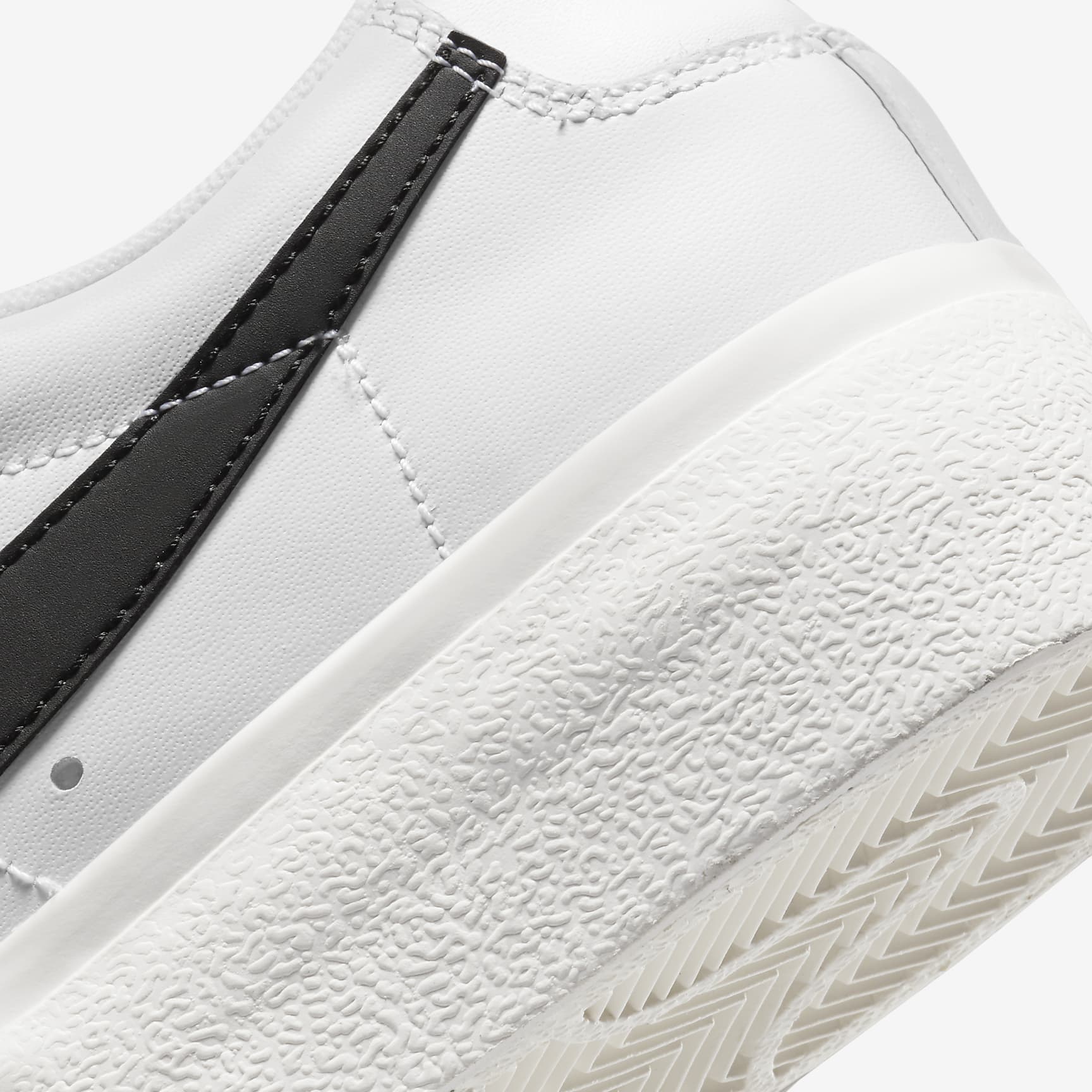 Nike Blazer Low Platform Women's Shoes