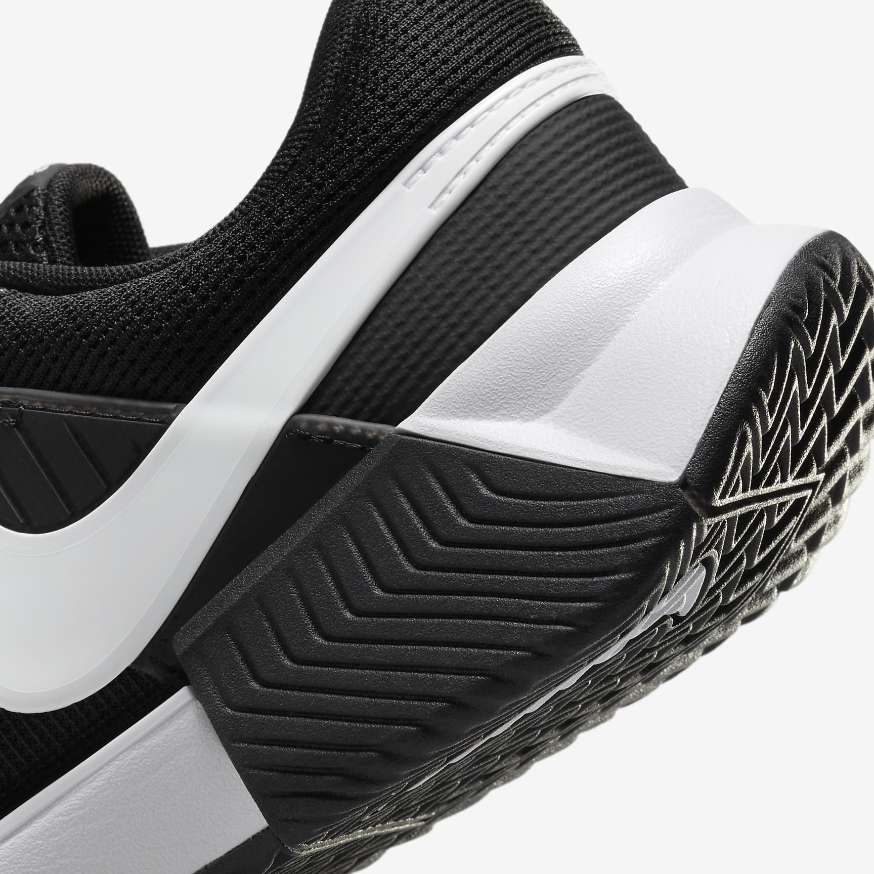 Nike GP Challenge 1 Women's Clay Court Tennis Shoes