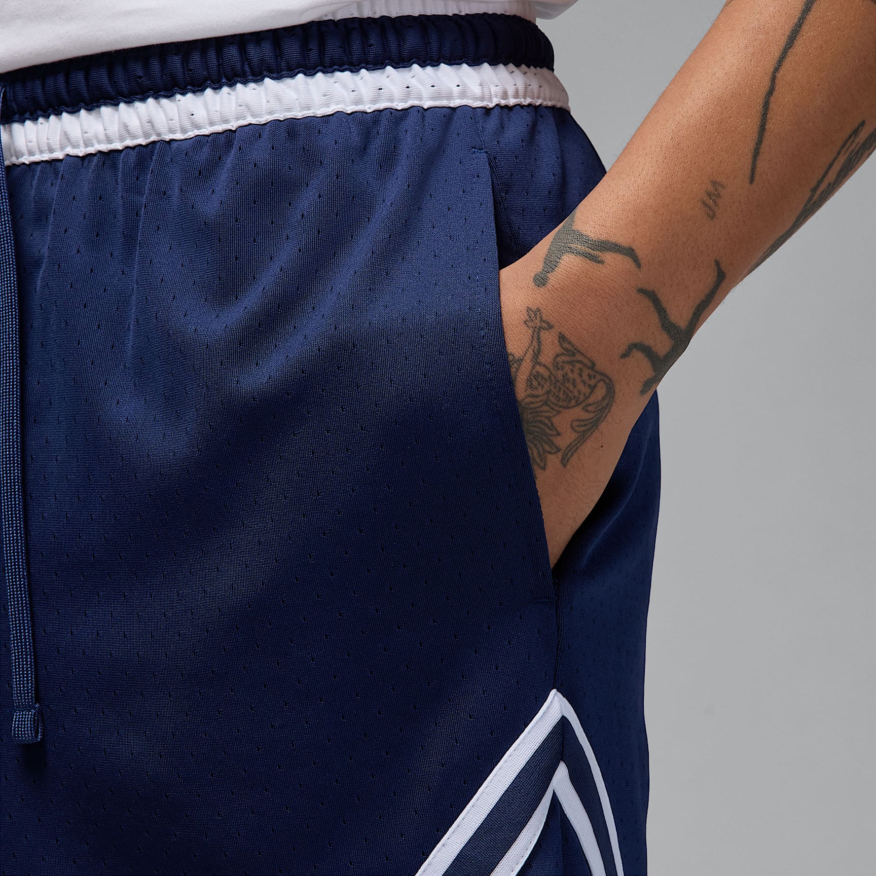 Jordan Sport Men's Dri-FIT Mesh Diamond Shorts
