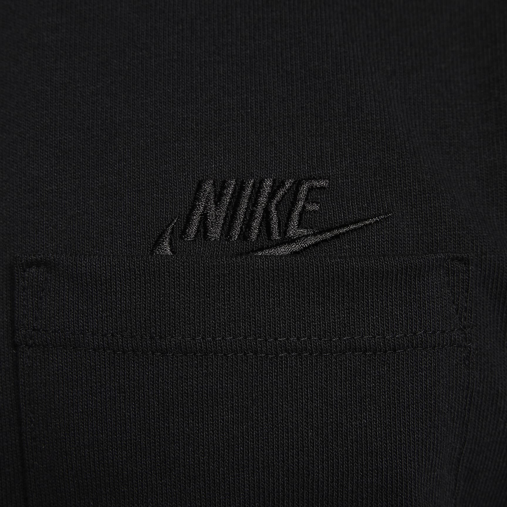 Nike Sportswear Premium Essentials Men's Pocket T-Shirt