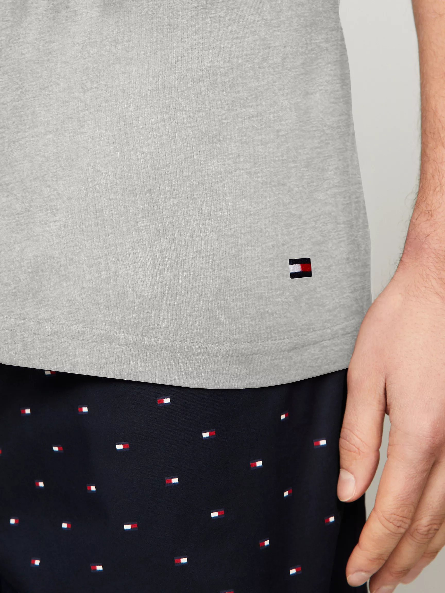 Мужское нижнее белье Tommy Hilfiger, Набор из 3 классических хлопковых футболок с V-образным вырезом