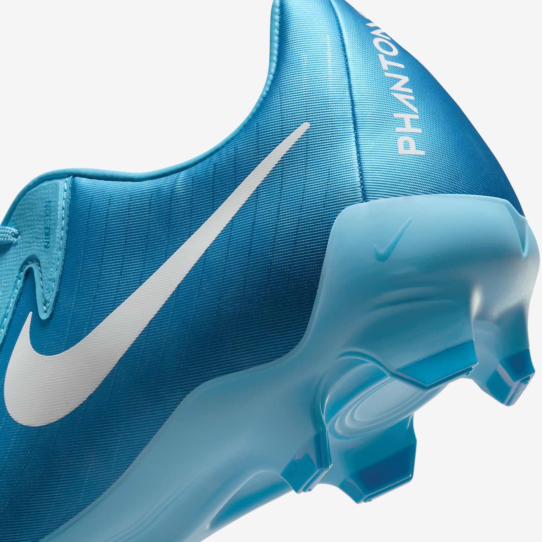 Nike Phantom GX 2 Academy MG Low-Top Soccer Cleats