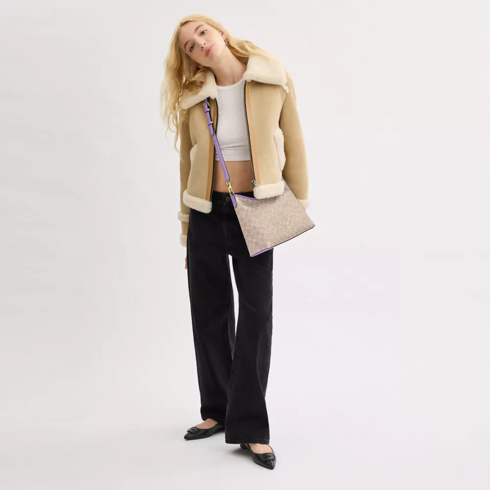 Сумка COACH Laurel Shoulder Bag In Signature Canvas