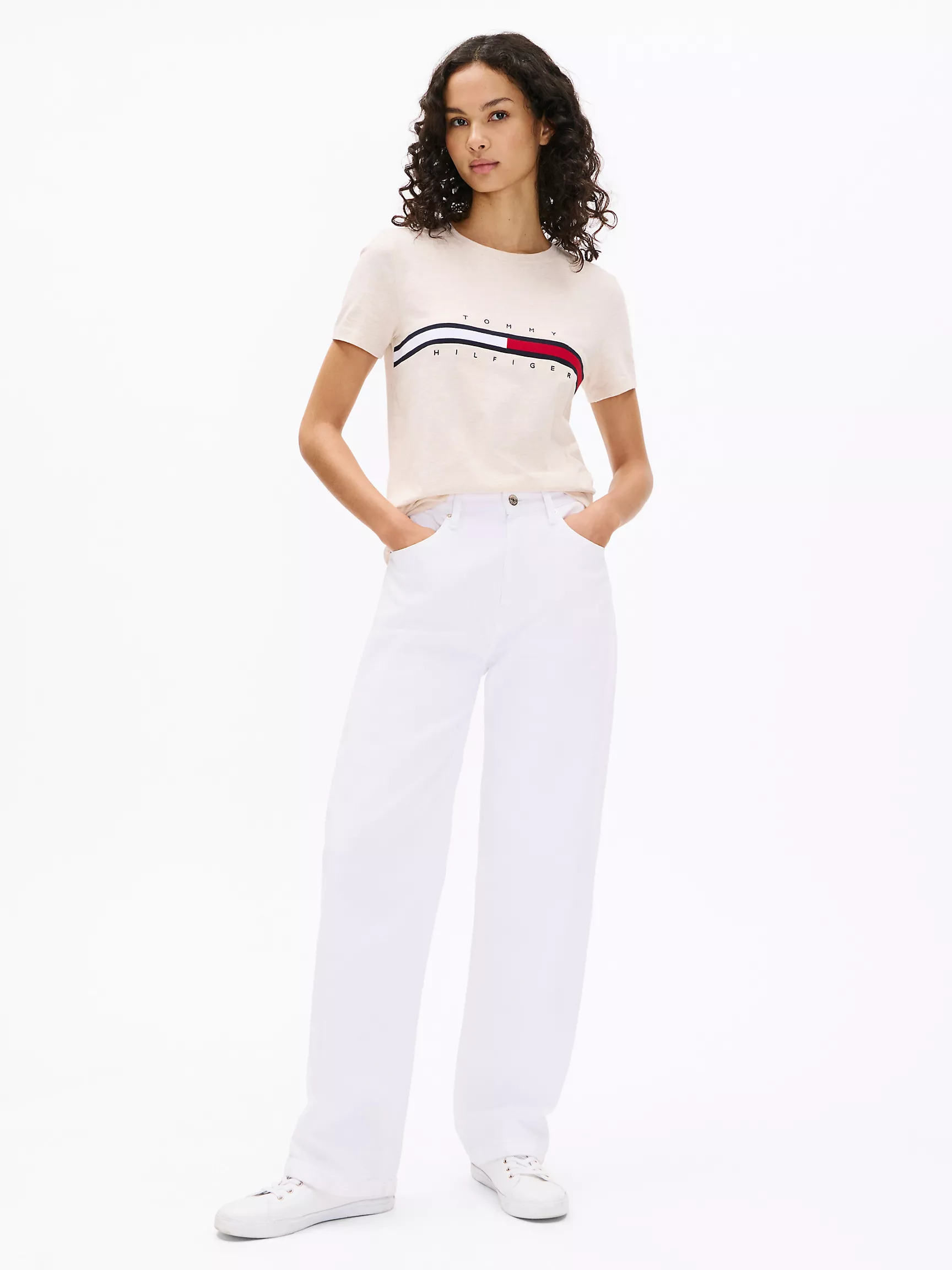 Женская футболка Tommy Hilfiger, Футболка с вышитым логотипом и полоской в стиле флага