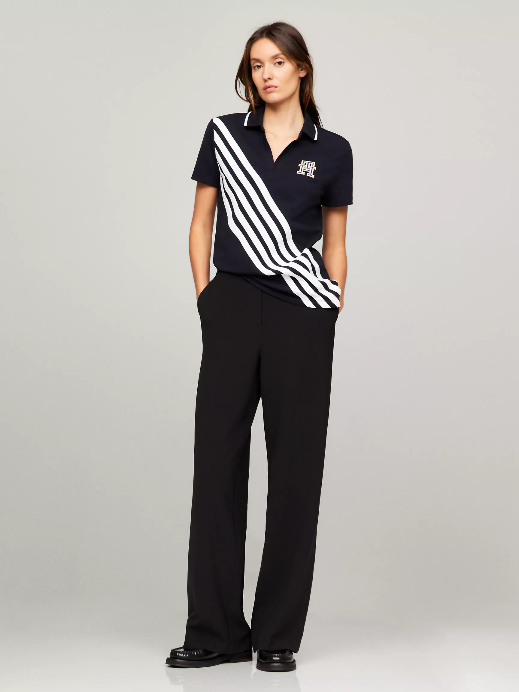 Женское поло Tommy Hilfiger, Эластичное хлопковое поло с открытым воротником и фирменными полосками