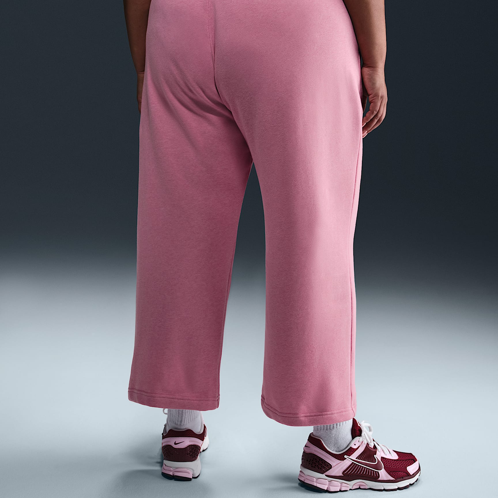 Nike Sportswear Club Fleece Women's Mid-Rise Wide-Leg Graphic Pants (Plus Size)