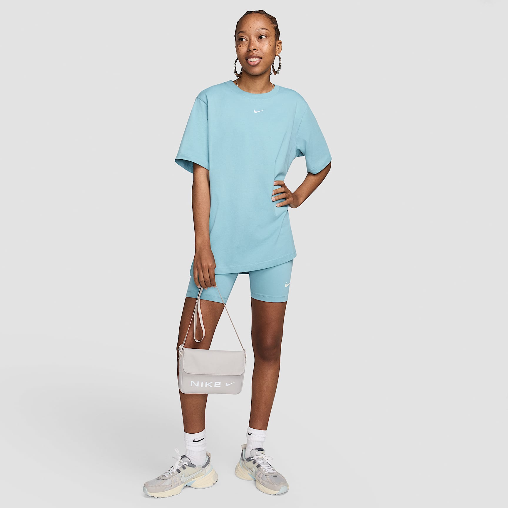 Nike Sportswear Futura Women's Crossbody Bag (1L)