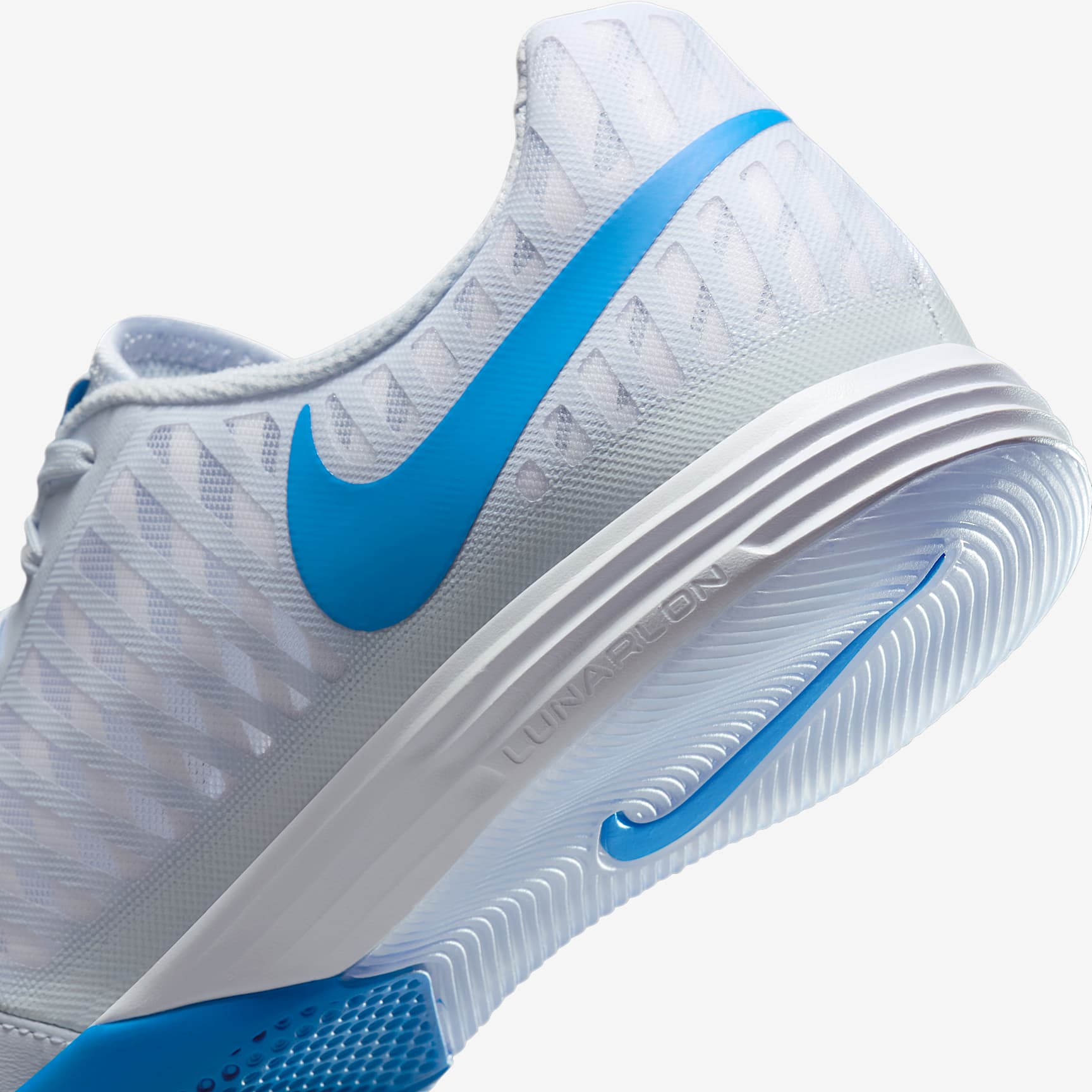 Nike Lunargato II Indoor/Court Low-Top Soccer Shoes