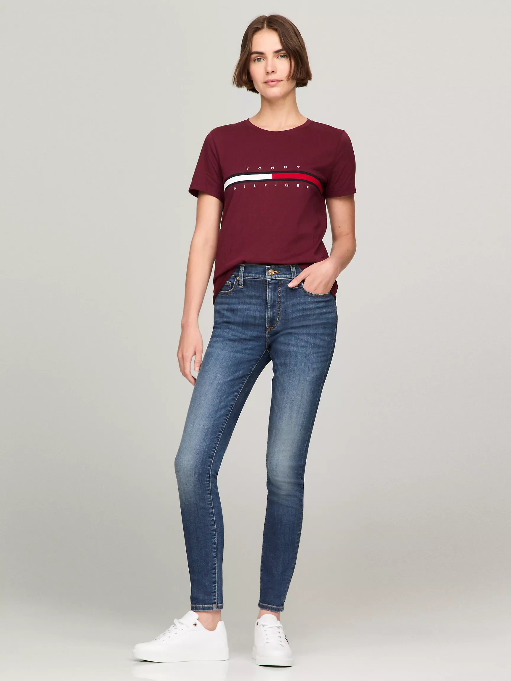 Женская футболка Tommy Hilfiger, Футболка с вышитым логотипом и полоской в стиле флага