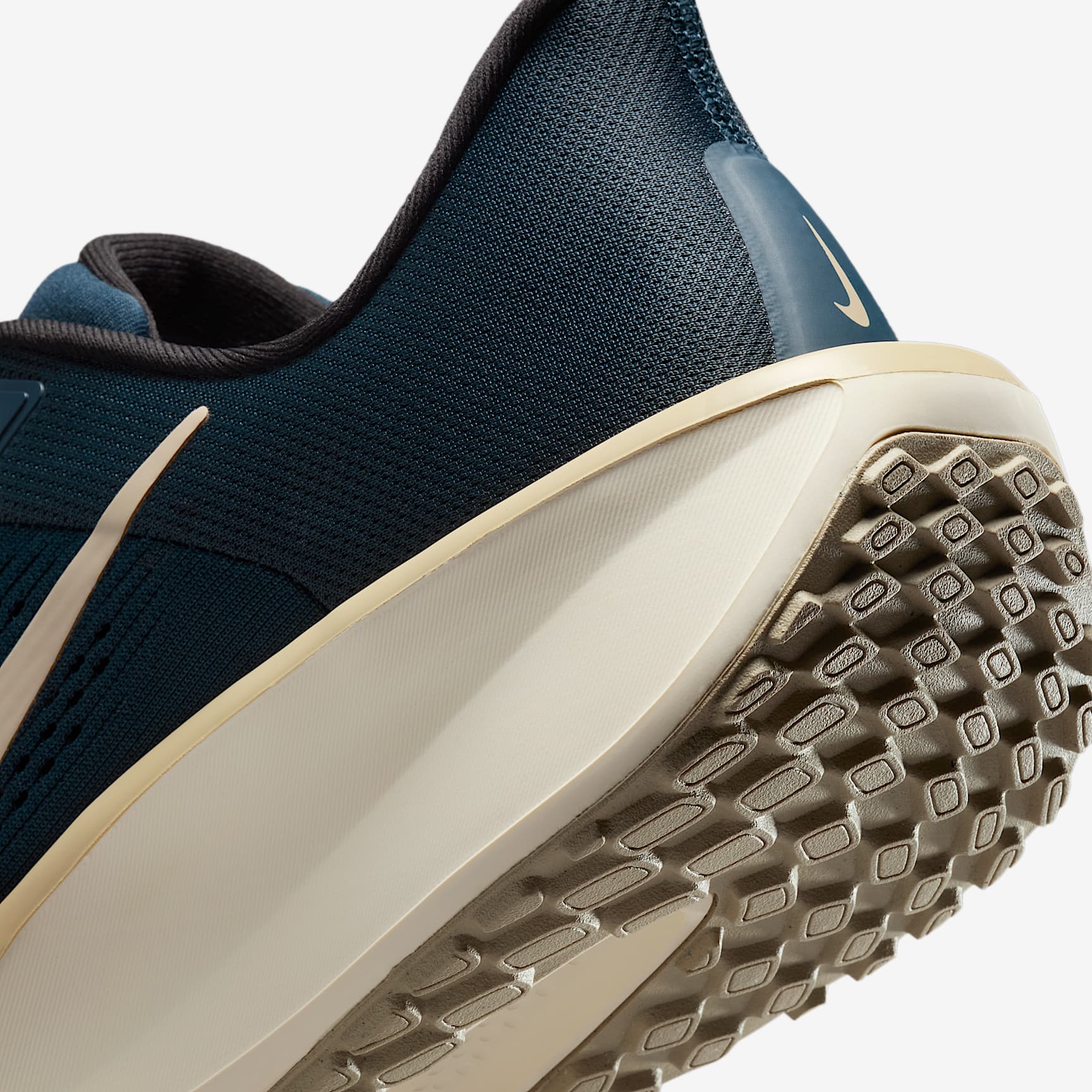 Nike Quest 6 Men's Road Running Shoes
