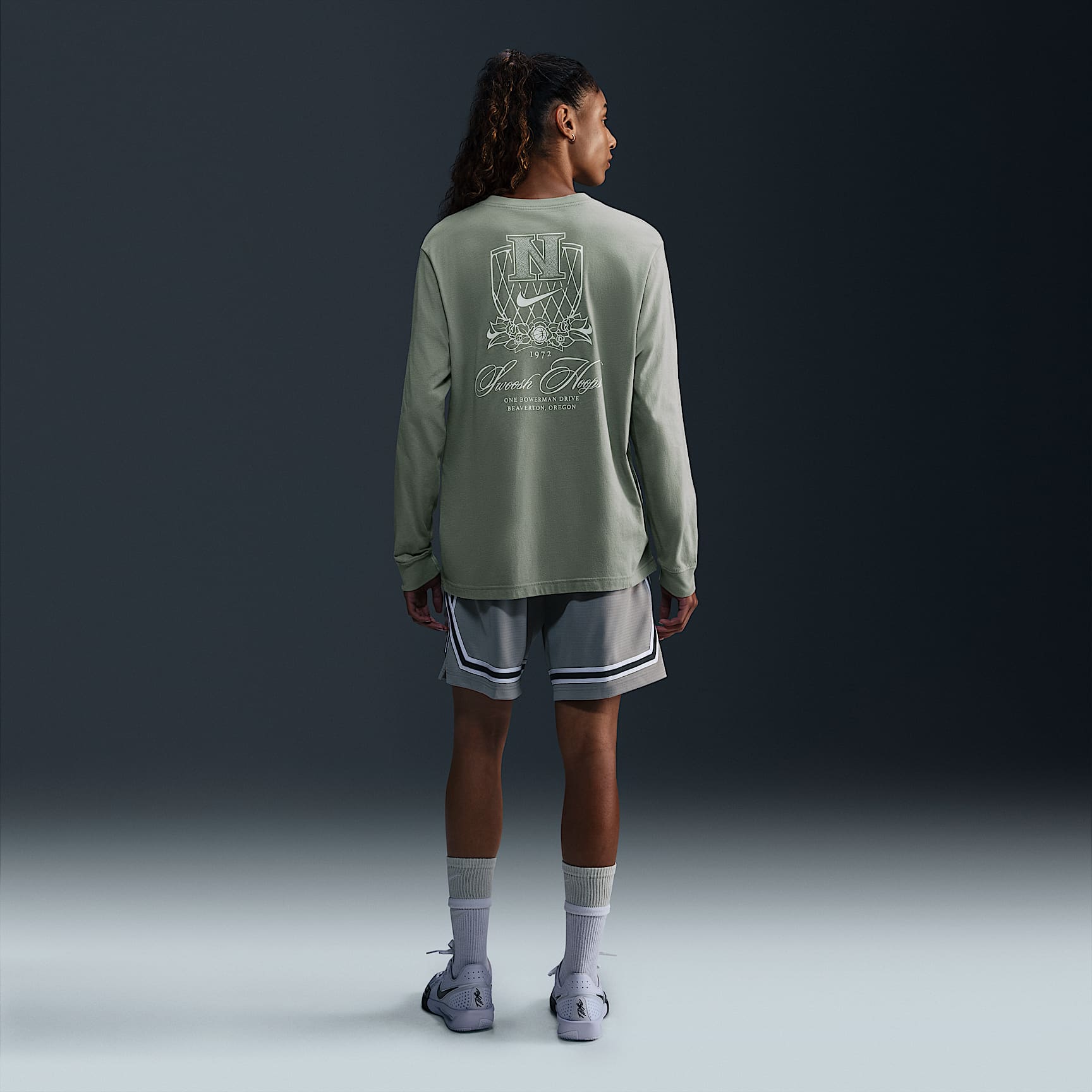 Nike Women's Long-Sleeve Graphic Basketball T-Shirt