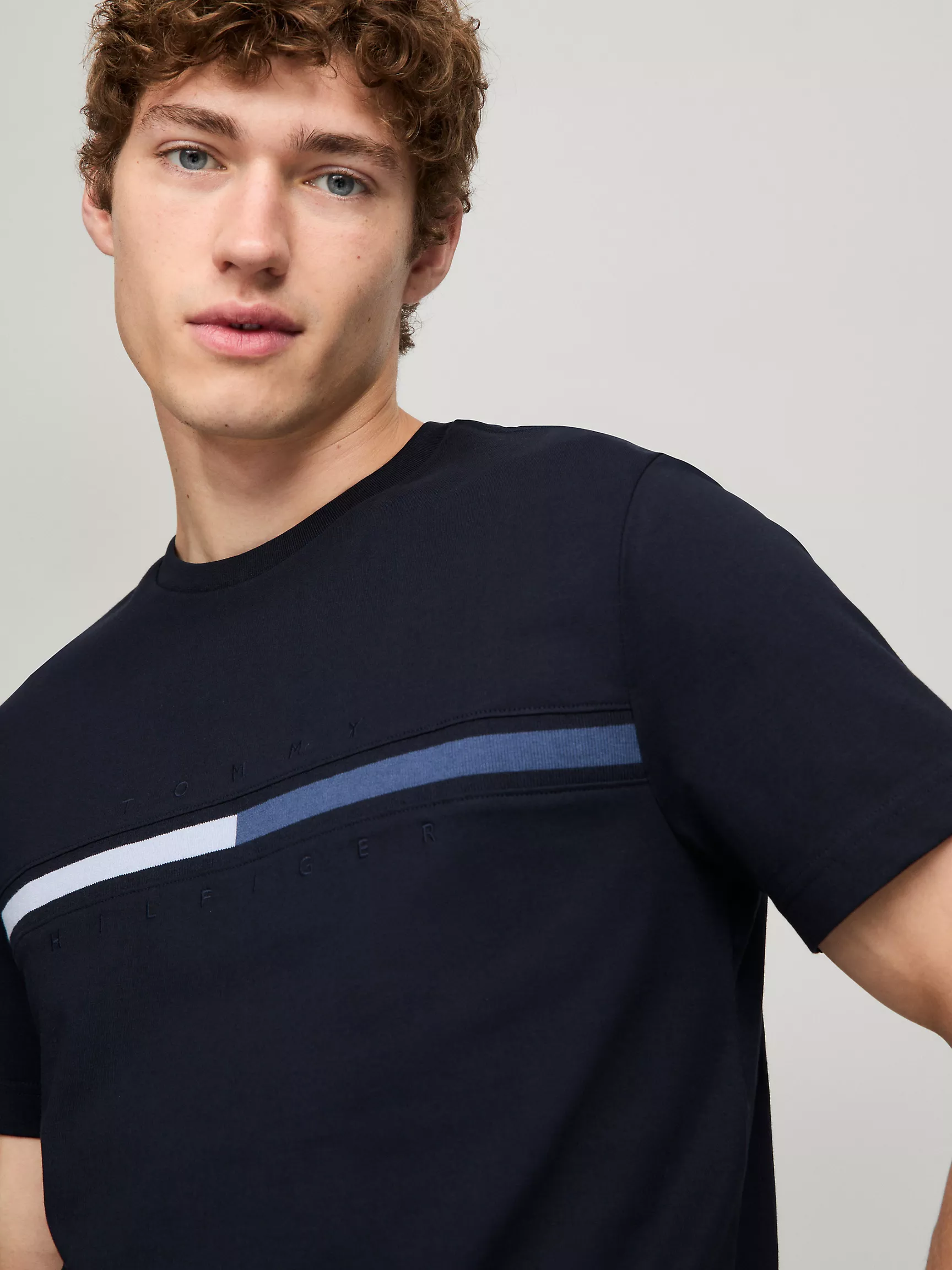 Мужская футболка Tommy Hilfiger, Футболка с тональным логотипом флага