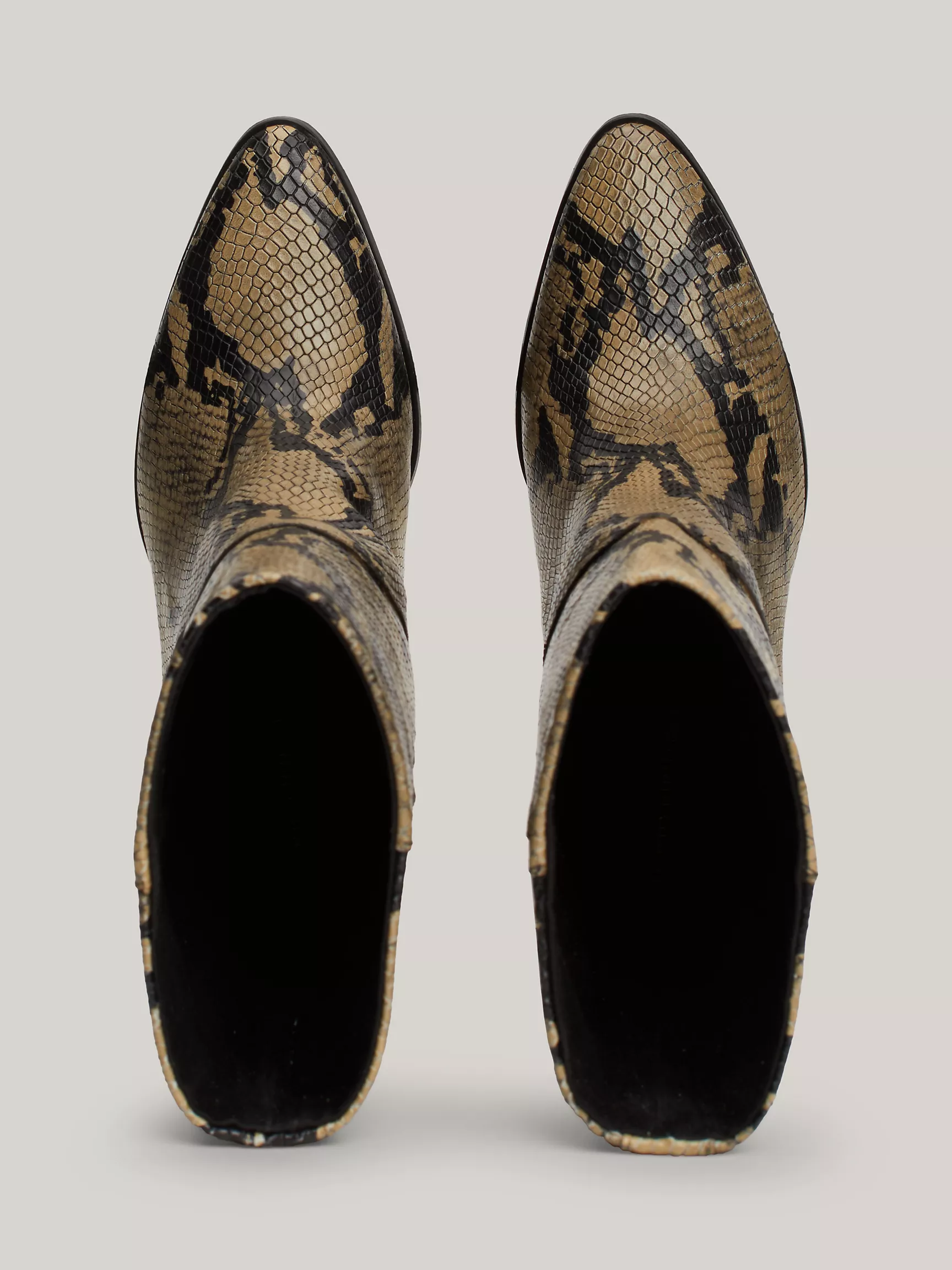 Женские ботинки Tommy Hilfiger, Ковбойские сапоги на каблуке из кожи с тиснением под змею