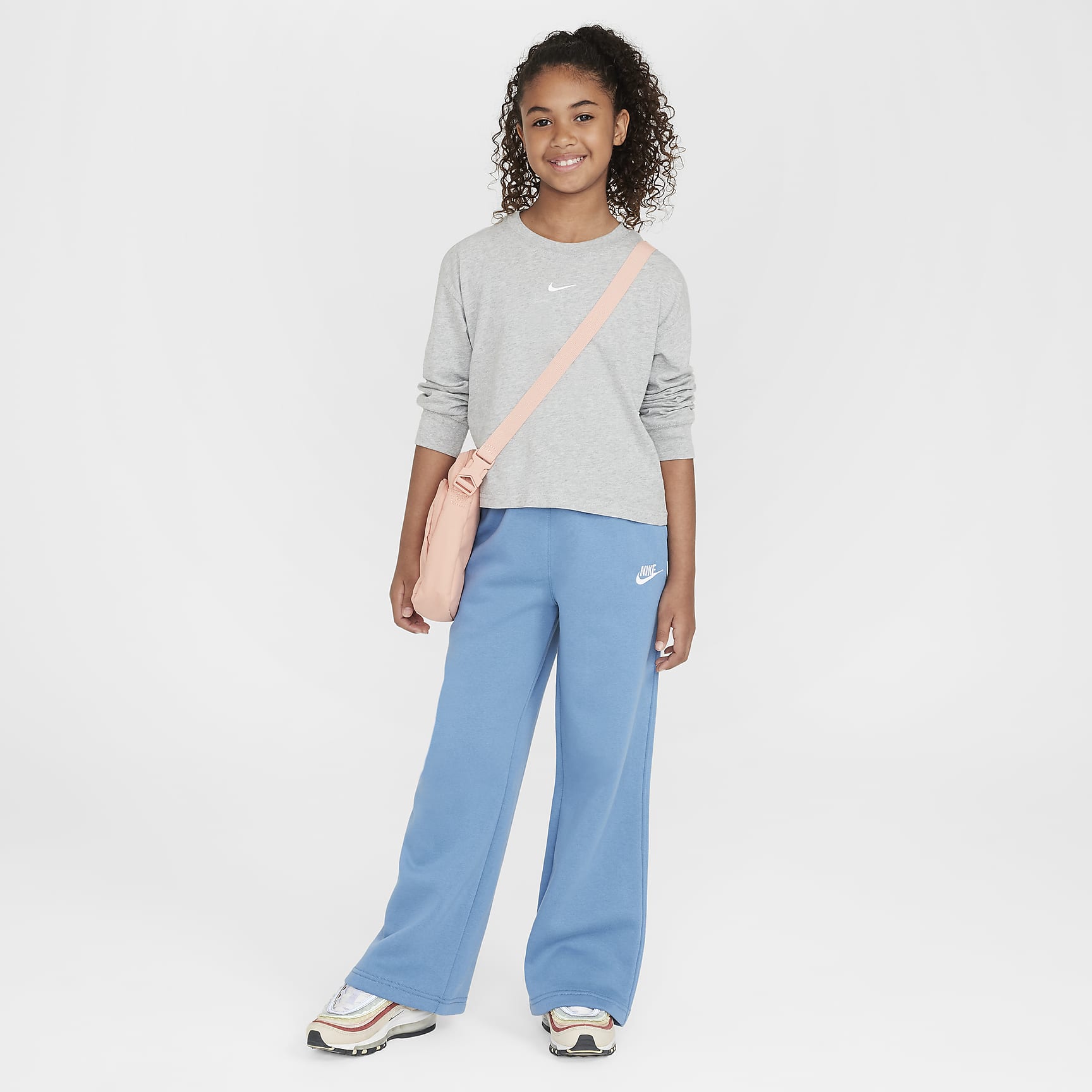 Nike Sportswear Essential Big Kids' (Girls') Long-Sleeve T-Shirt