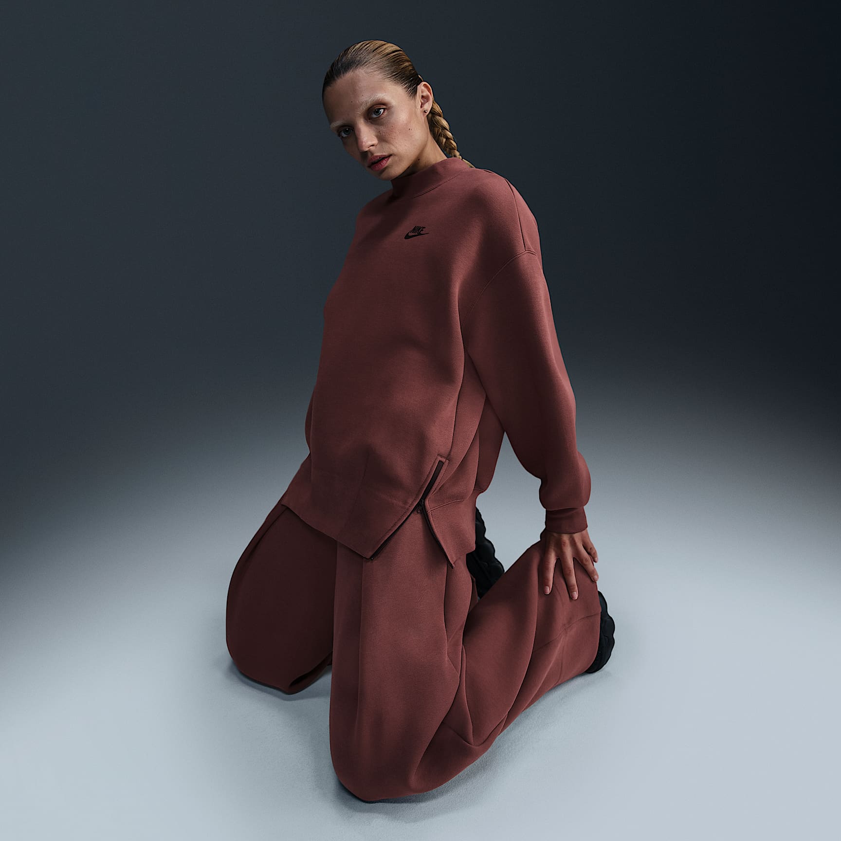 Nike Sportswear Tech Fleece Women's Oversized Crew-Neck Sweatshirt