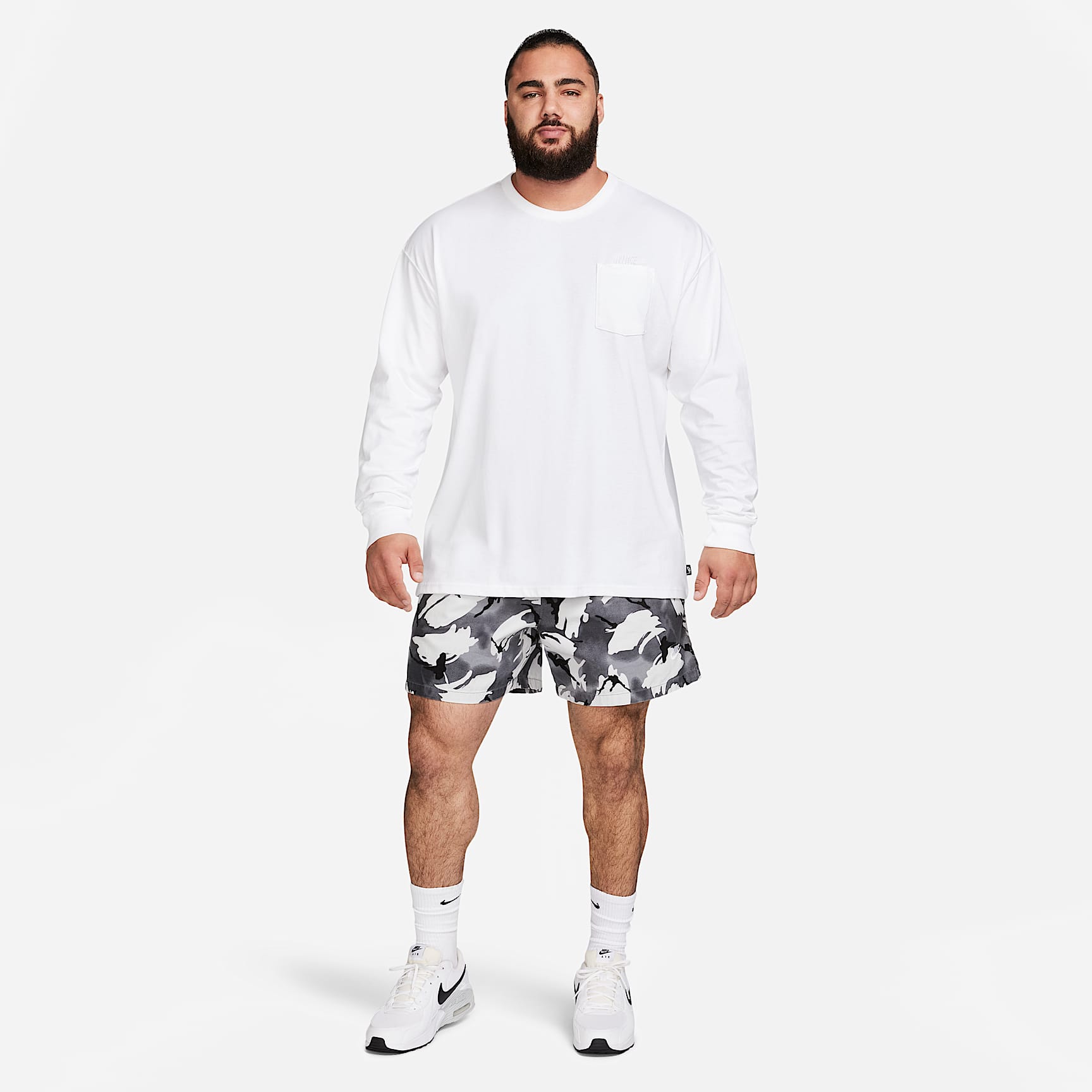 Nike Sportswear Premium Essentials Men's Long-Sleeve Pocket T-Shirt
