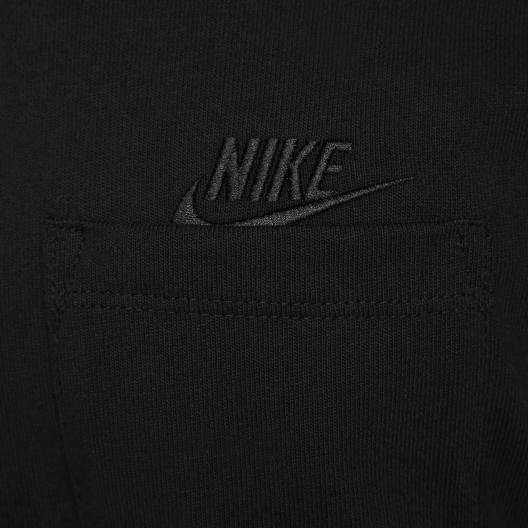 Nike Sportswear Premium Essentials Men's Long-Sleeve Pocket T-Shirt