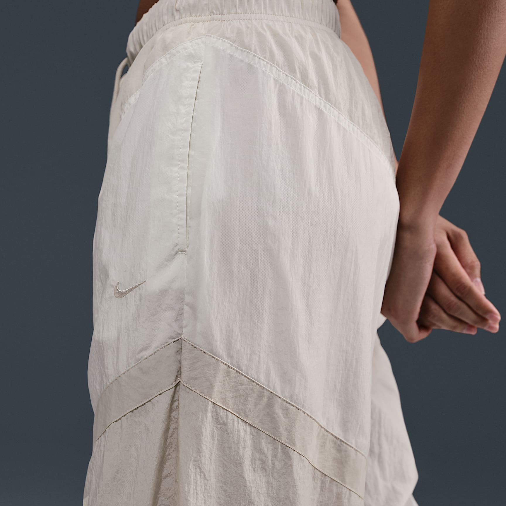 Nike Sportswear Women's Mid-Rise Loose Woven Open-Hem Pants