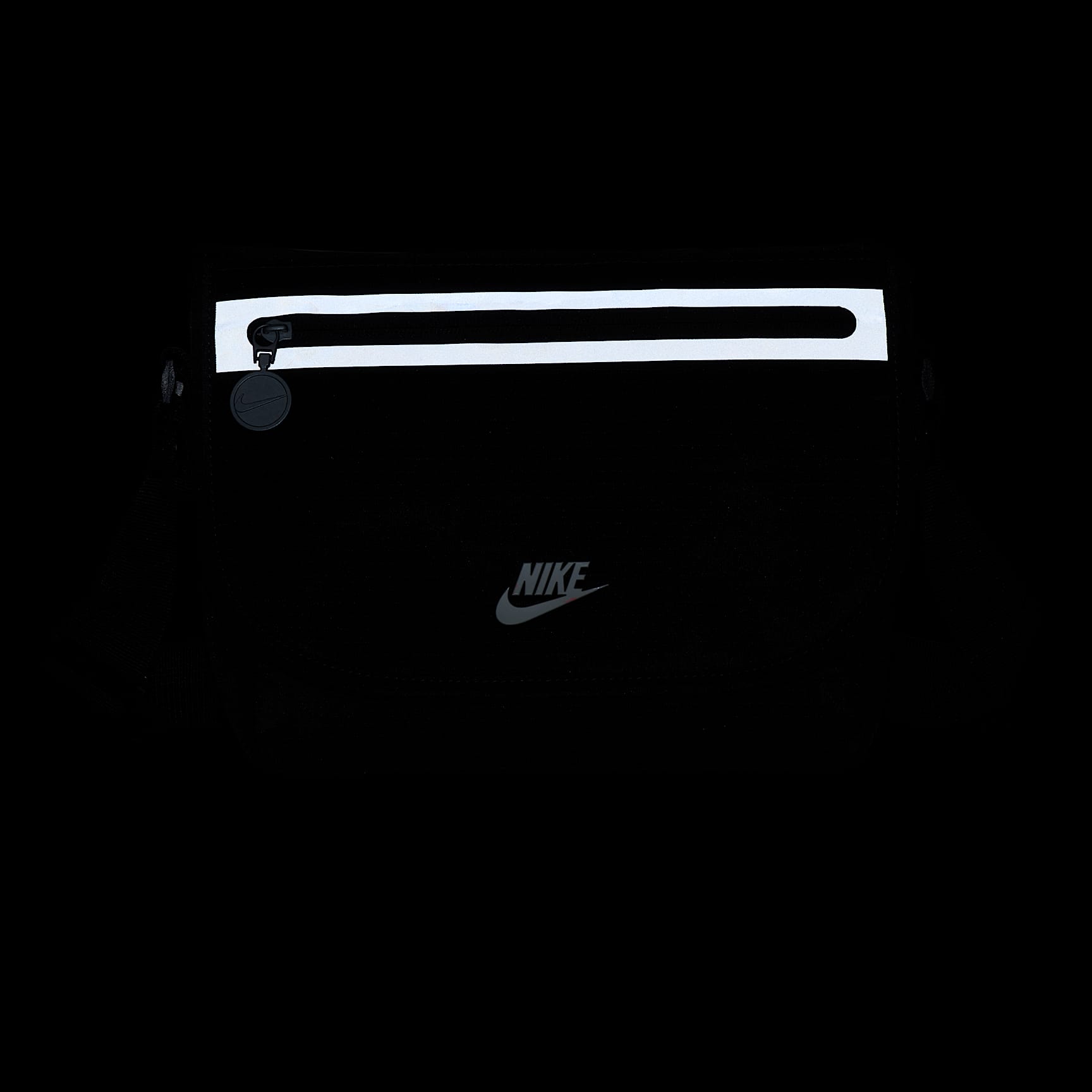 Nike Futura Messenger Lunch Tote (7.5L)