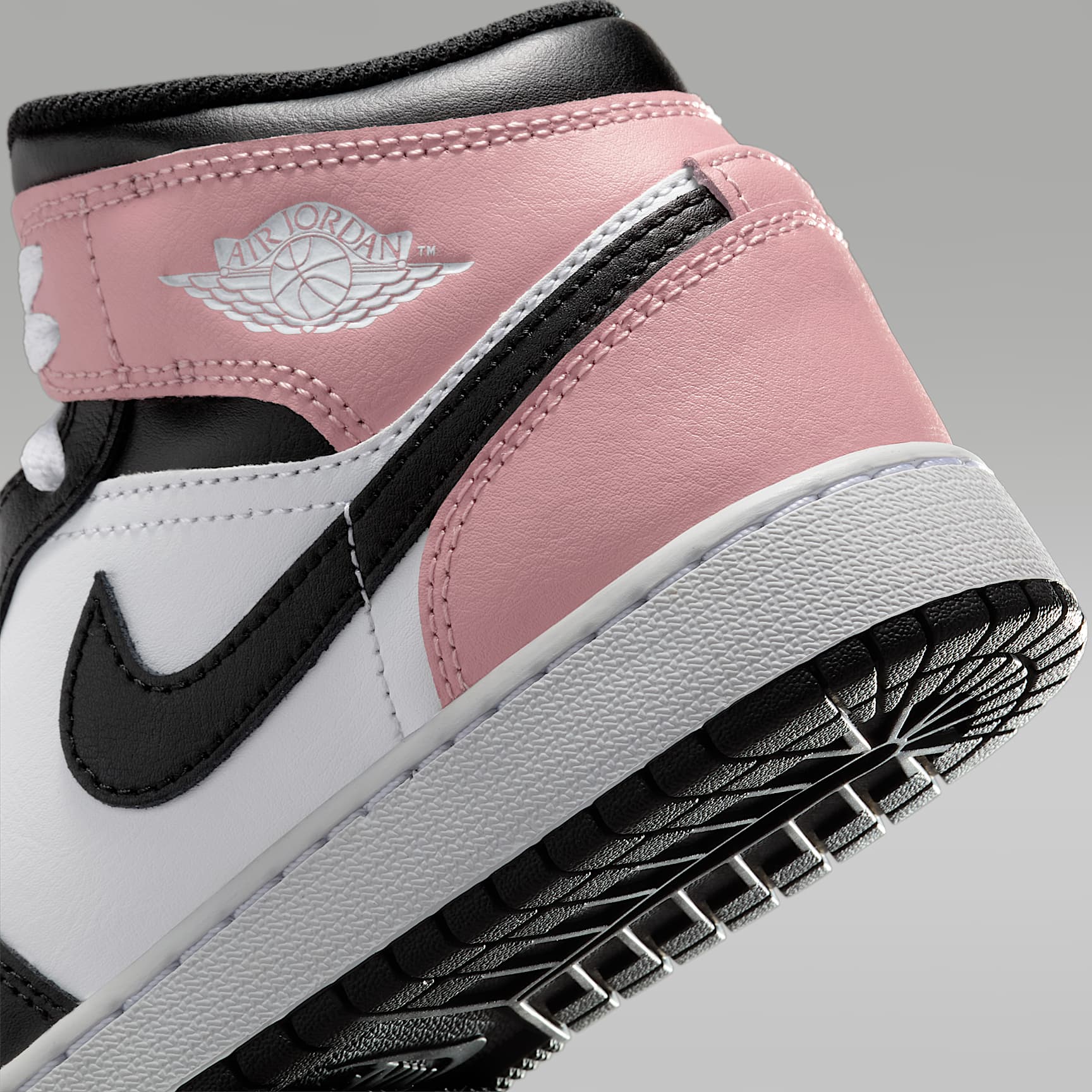 Air Jordan 1 Mid Big Kids' Shoes