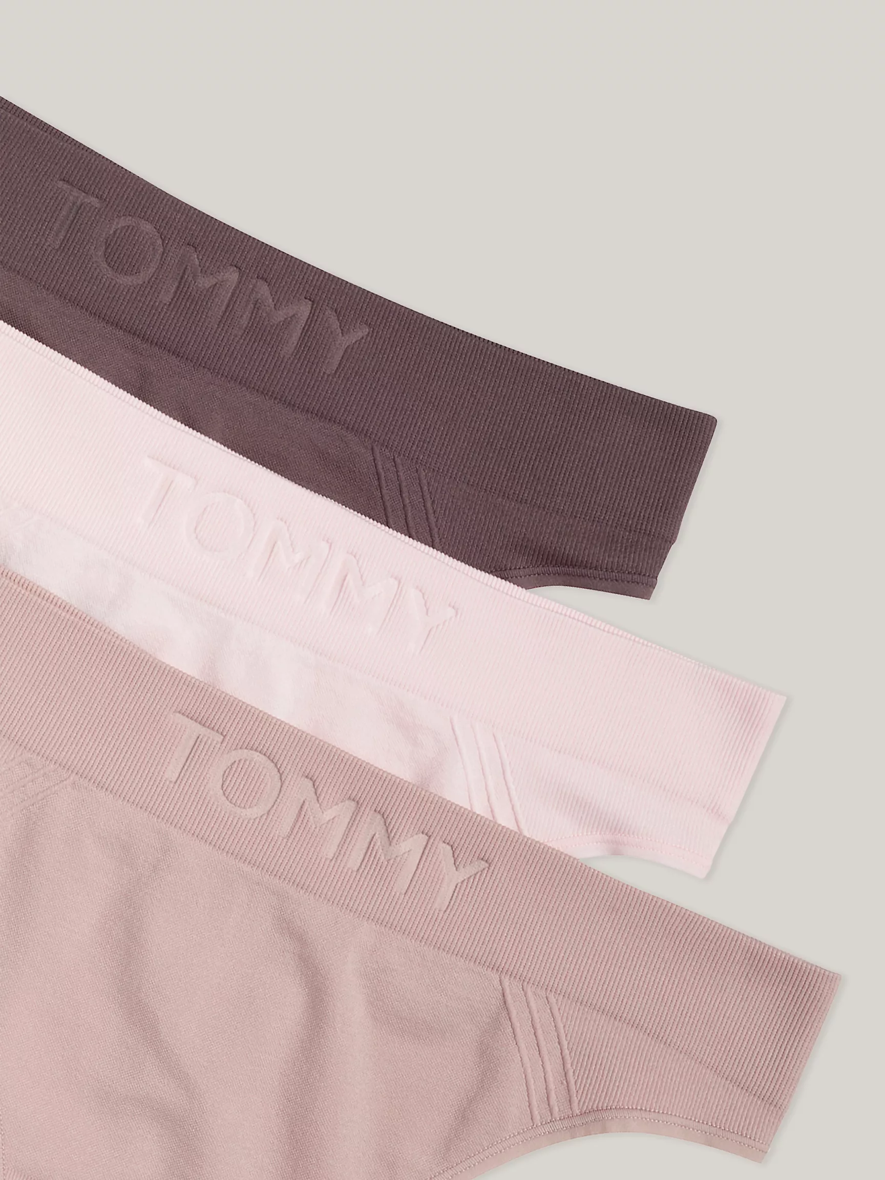 Женское нижнее белье Tommy Hilfiger, Бесшовные стринги (набор 3 шт.)
