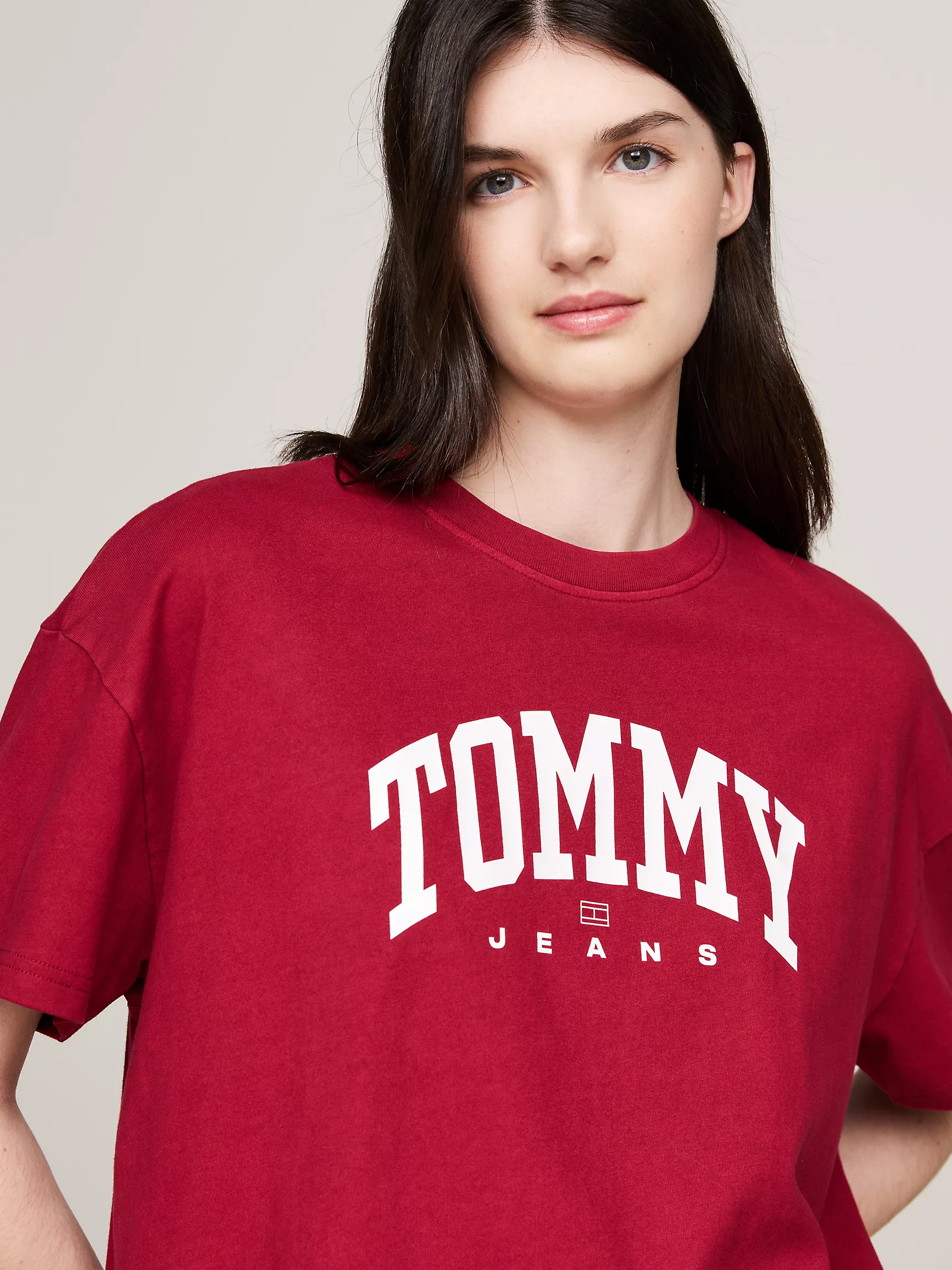 Женская футболка Tommy Hilfiger, Удлиненная футболка с университетским логотипом