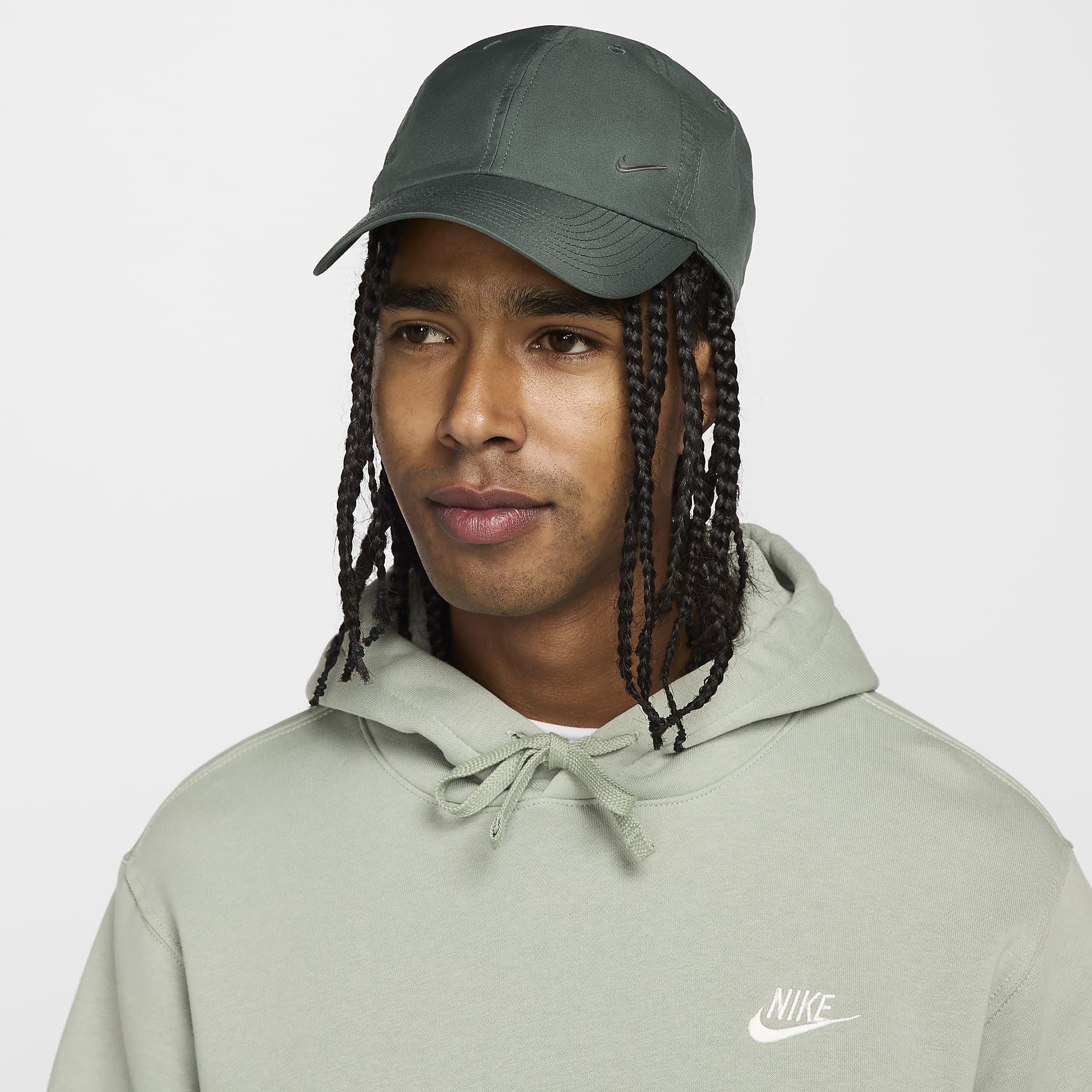 Nike Dri-FIT Club Unstructured Metal Swoosh Cap