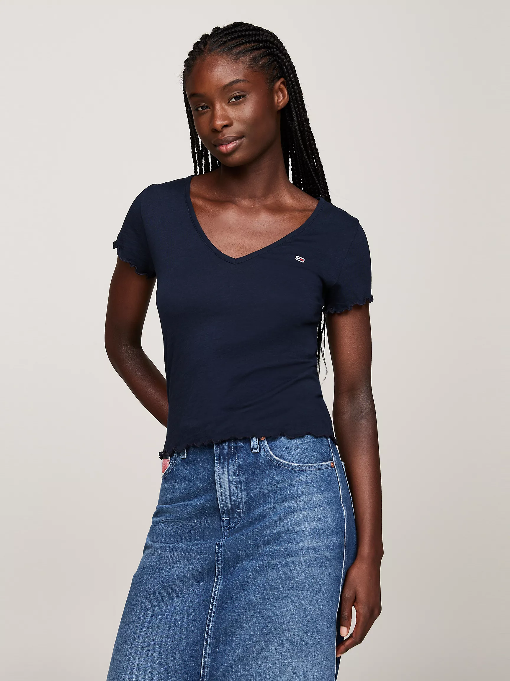 Женская футболка Tommy Hilfiger, Хлопковая футболка с эффектом "потёртости" и V-образным вырезом