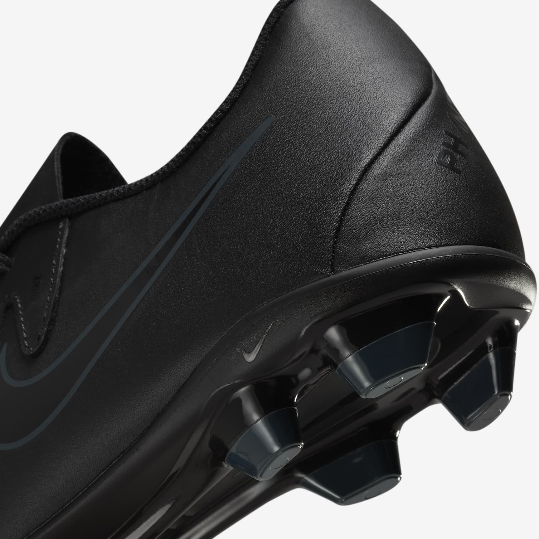 Nike Phantom GX 2 Club MG Low-Top Soccer Cleats